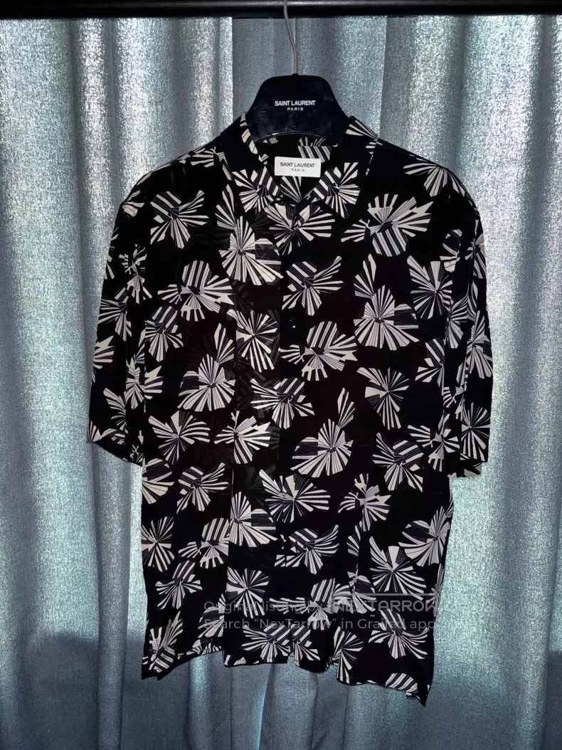 Saint Laurent Paris Saint Laurent Paris size 37 Origami floral short-sleeve shi Size US M / EU 48-50 / 2 - 1 Thumbnail