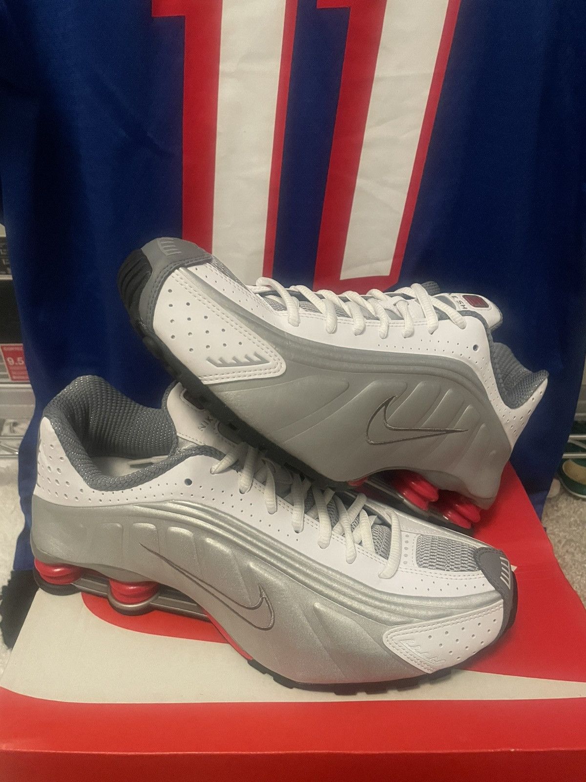 Nike Nike Shox R4 Retro 2019 Comet Red Size 10 Size US 10 / EU 43 - 2 Thumbnail