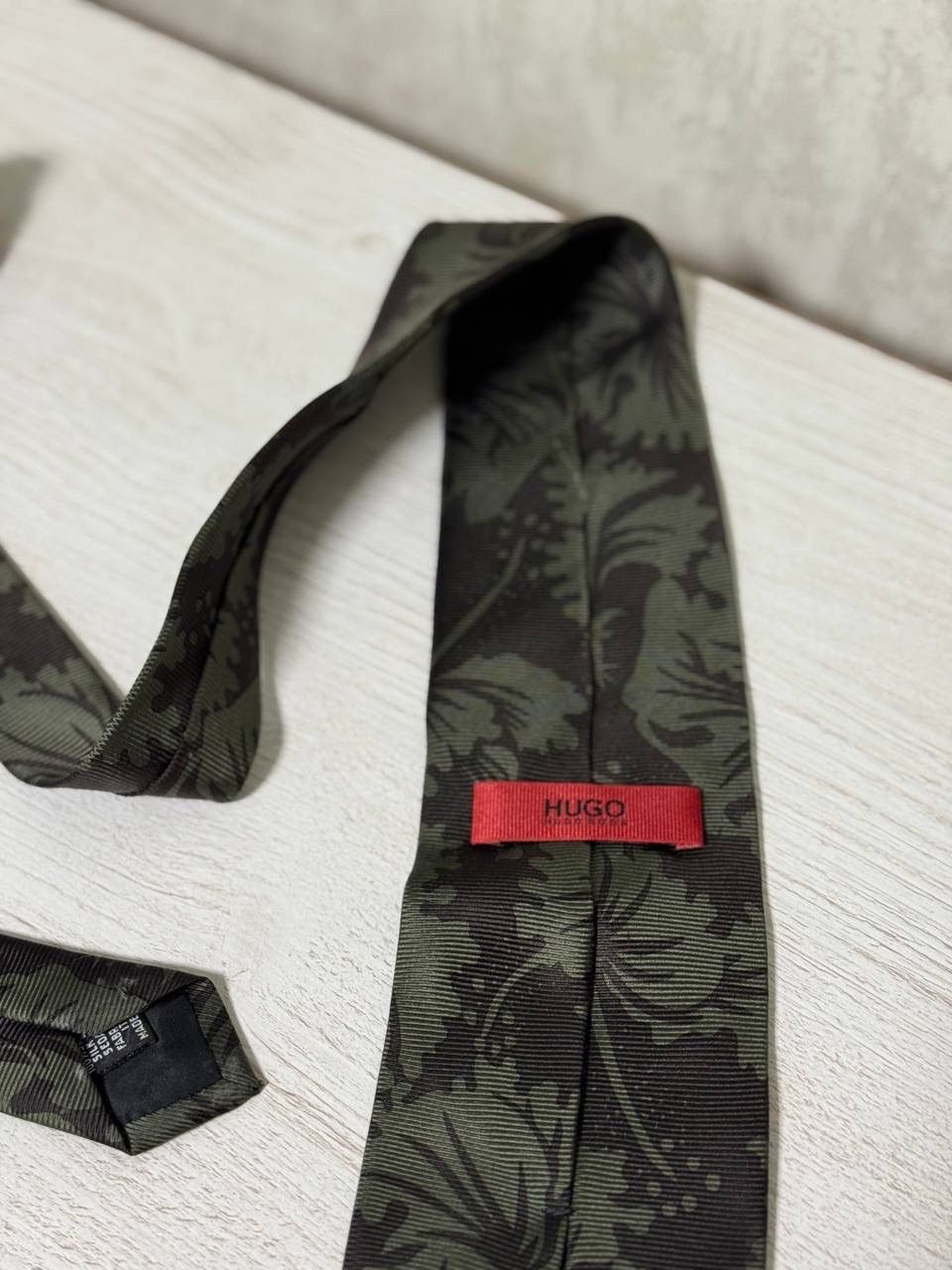 Hugo Boss Luxury Hugo Boss Tie Silk Very Rare Expensive Italy Size ONE SIZE - 3 Thumbnail