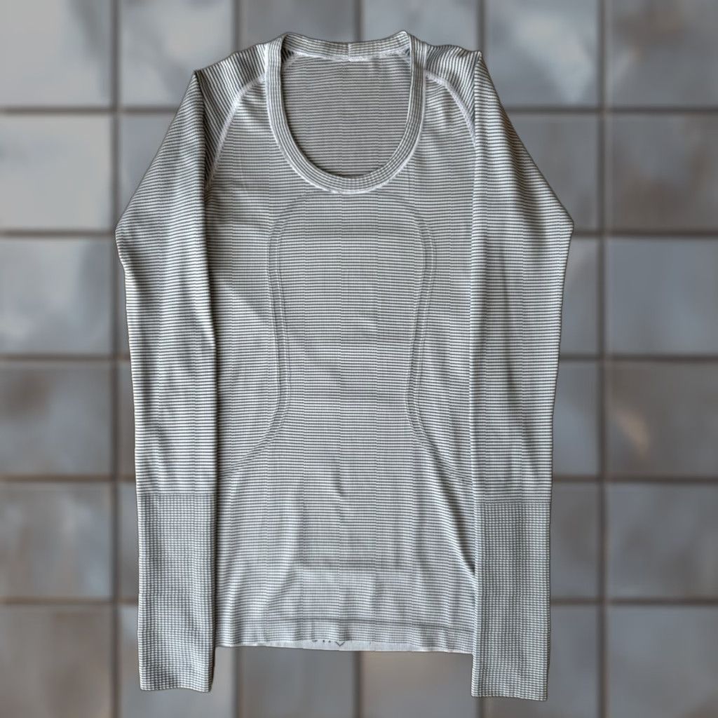 Lululemon Metal Vent Shirt White Black 4 Long Sleeve Yoga Workout Pullover Women Regular Xs? (Note: This Line Should Be Corrected) (Size Small)