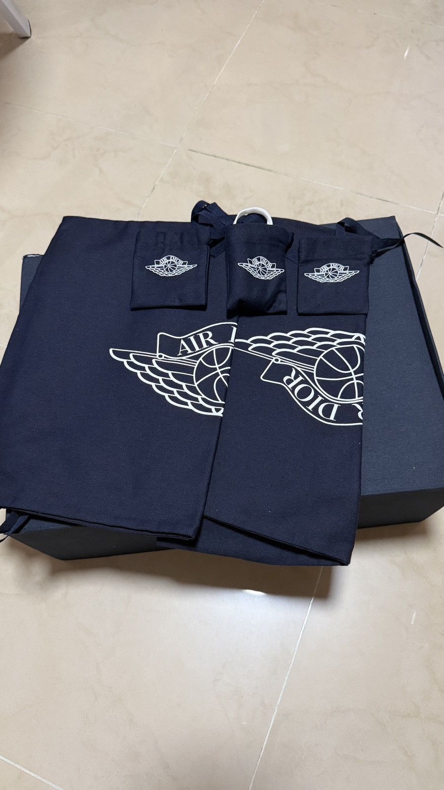 Dior × Jordan Brand Dior x Jordan Brand size US12 Size US 12 / EU 45 - 15 Thumbnail