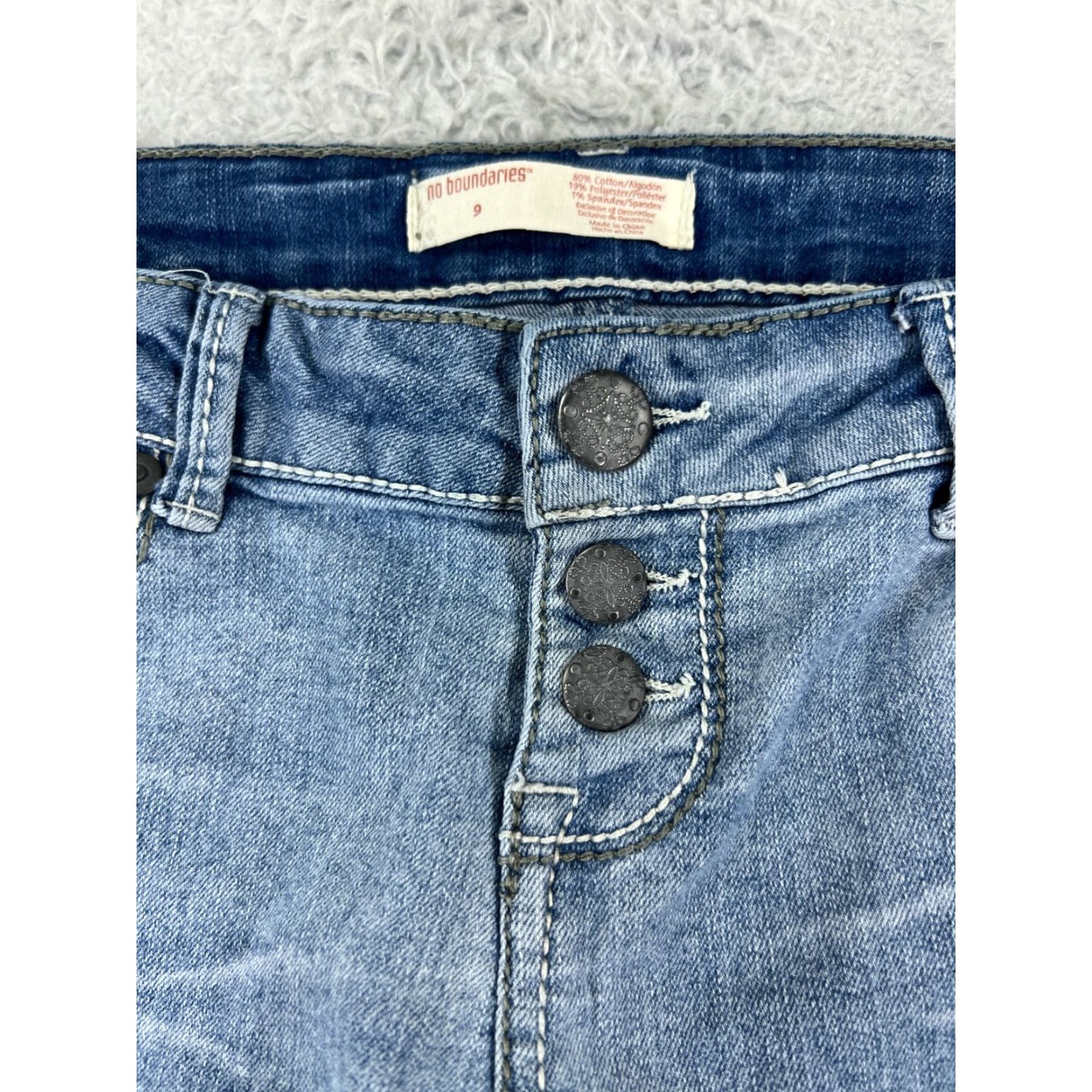 Vintage No Boundaries Jeans Women 9 Regular Blue Light Wash Distressed Flared Denim Inseam 30 Size 30" / US 8 / IT 44 - 7 Thumbnail