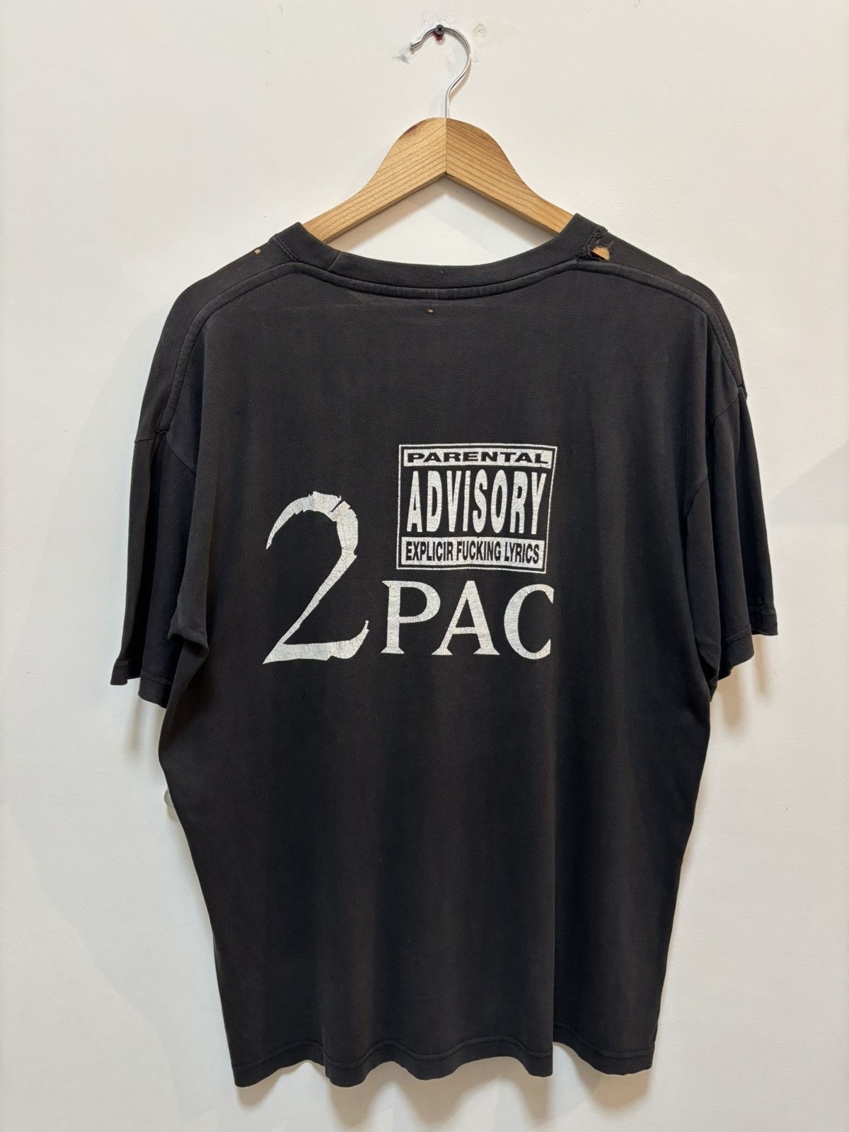 Vintage Vintage 2001 2Pac Thug Gangsta Rap Tee Size US L / EU 52-54 / 3 - 2 Thumbnail