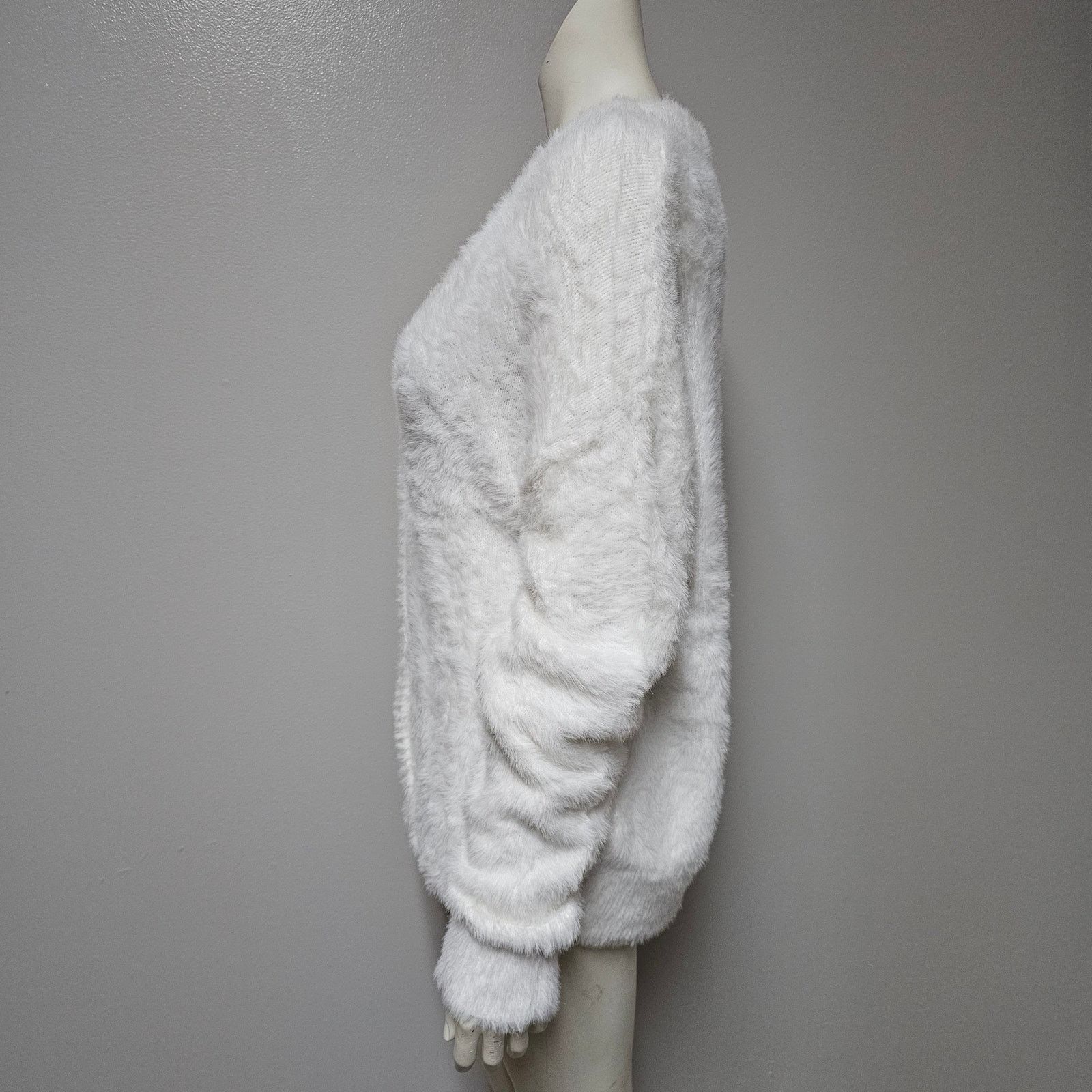 Anthropologie cloth & stone White fuzzy cardigan sweater size Medium Size M / US 6-8 / IT 42-44 - 4 Thumbnail