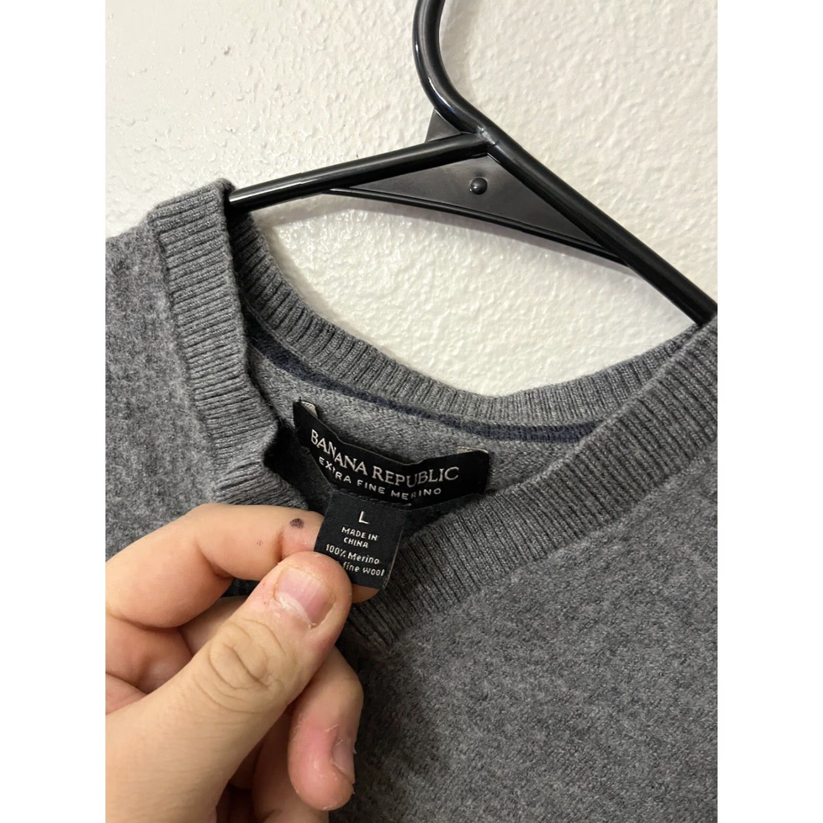 Banana Republic VINTAGE Banana Republic Sweater Women Large Gray 100% Merino Wool V-Neck Long Sleeve Pullover Size L / US 10 / IT 46 - 4 Thumbnail