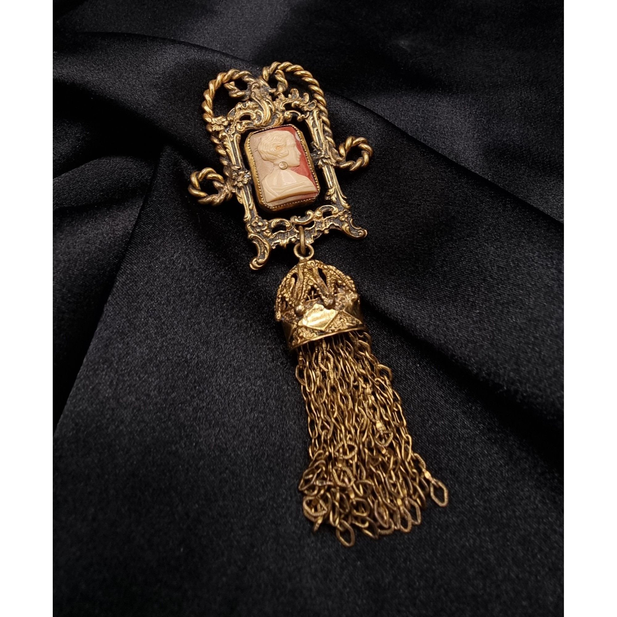 Vintage Antique Vintage 1910's-1940's Cameo Brooch With Tassel & Orn Size ONE SIZE - 2 Thumbnail