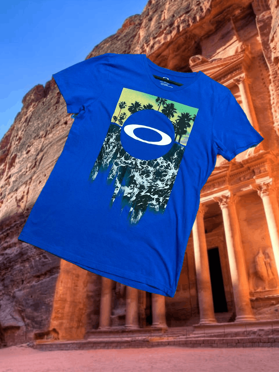 Oakley Streetwear T-Shirt Oakley big logo blue Y2K Vintage Size US L / EU 52-54 / 3 - 1 Thumbnail