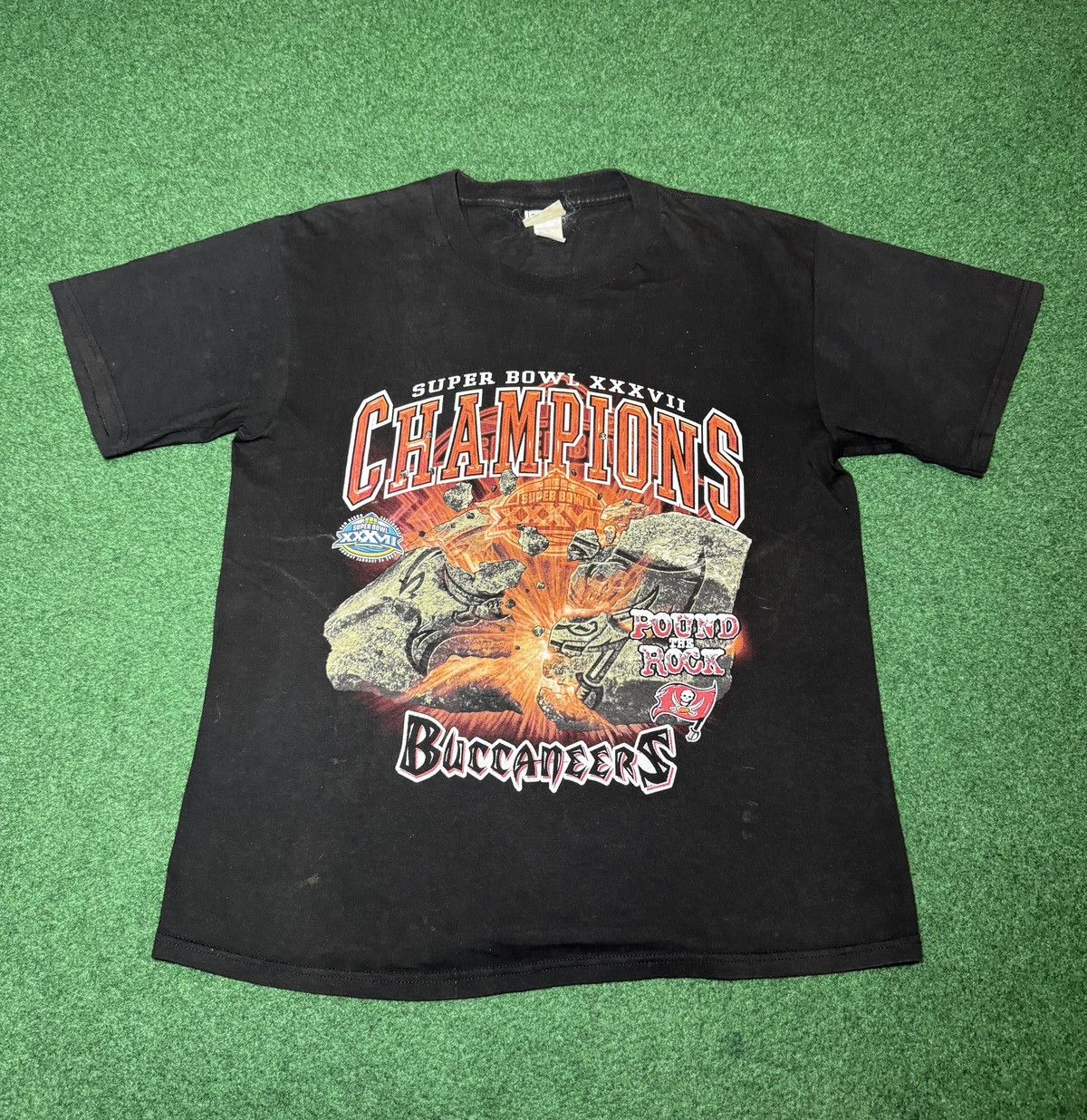 Vintage Vintage Tampa Bay Buccaneers Super Bowl Champions T Shirt Size US M / EU 48-50 / 2 - 1 Thumbnail