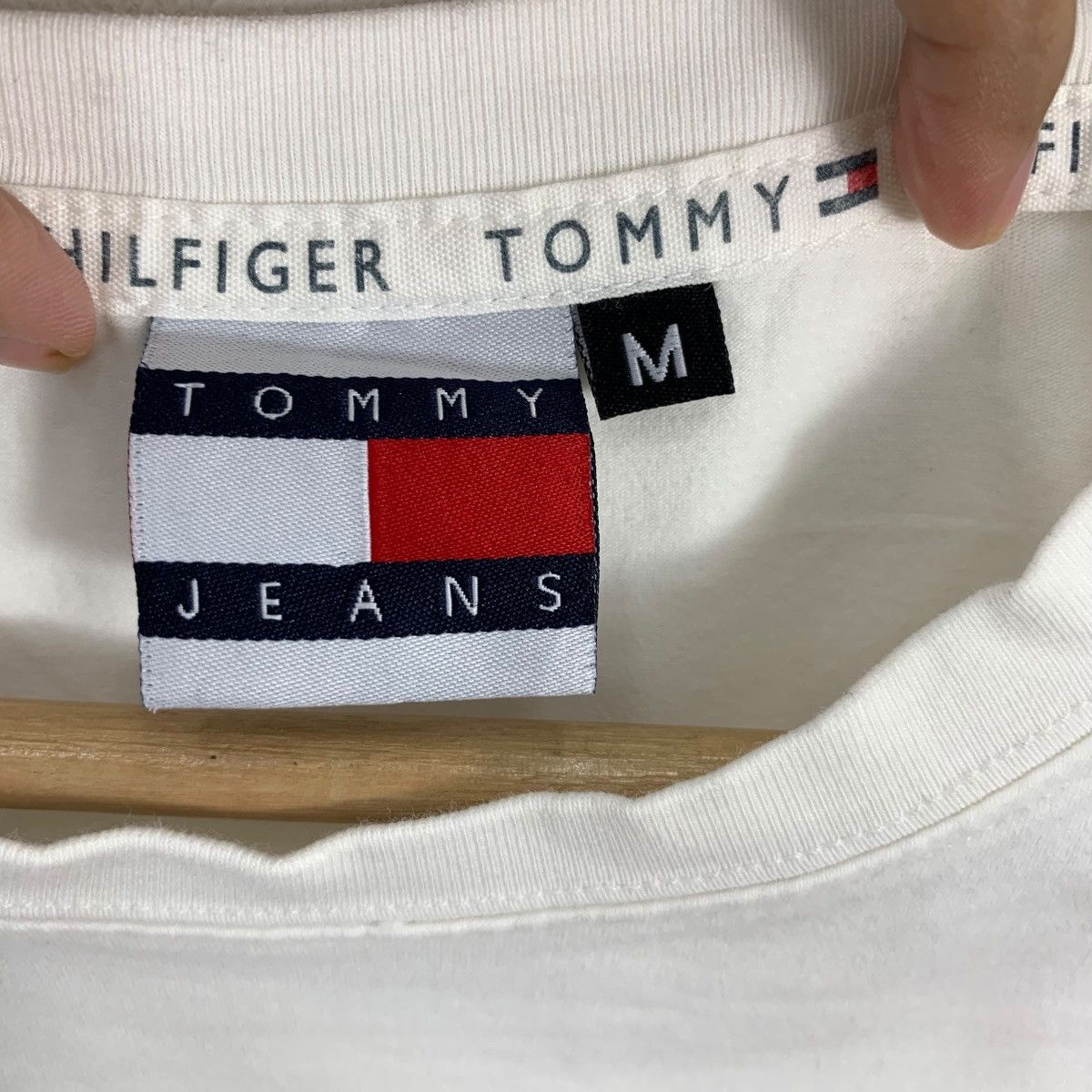 Tommy Hilfiger Vintage TOMMY HILFIGER JEANS Big Flag Logo Tee Shirt Top Size M / US 6-8 / IT 42-44 - 6 Thumbnail