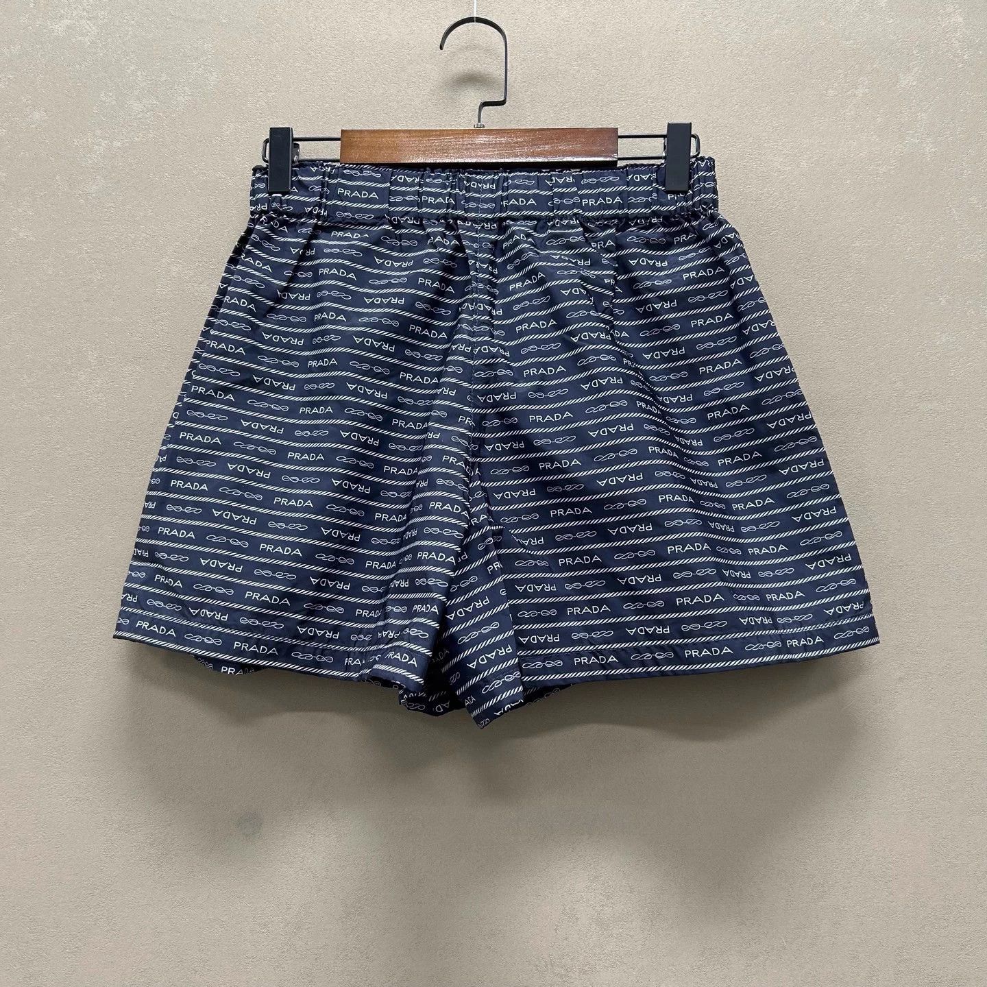 Prada Prada all over triangle logo short new 38 Size 27" / US 4 / IT 40 - 2 Thumbnail