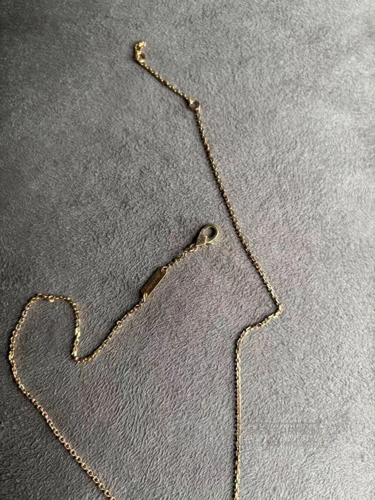 Van Cleef & Arpels Van Cleef Malachite Necklace Medium. Size ONE SIZE - 1 Thumbnail