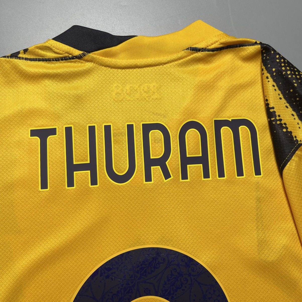 Vintage INTER NIKE 2024/2025 FOOTBALL THIRD JERSEY #9 THURAM Size US M / EU 48-50 / 2 - 13 Thumbnail