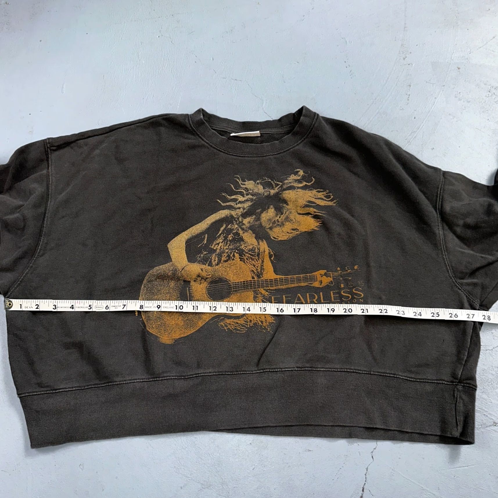 Vintage Taylor Swift Fearless Taylor's Version Sweatshirt Gray L Crew Neck Pullover 100% Cotton Women Activewear Graphic Print All Seasons 90s? Size L / US 10 / IT 46 - 6 Thumbnail