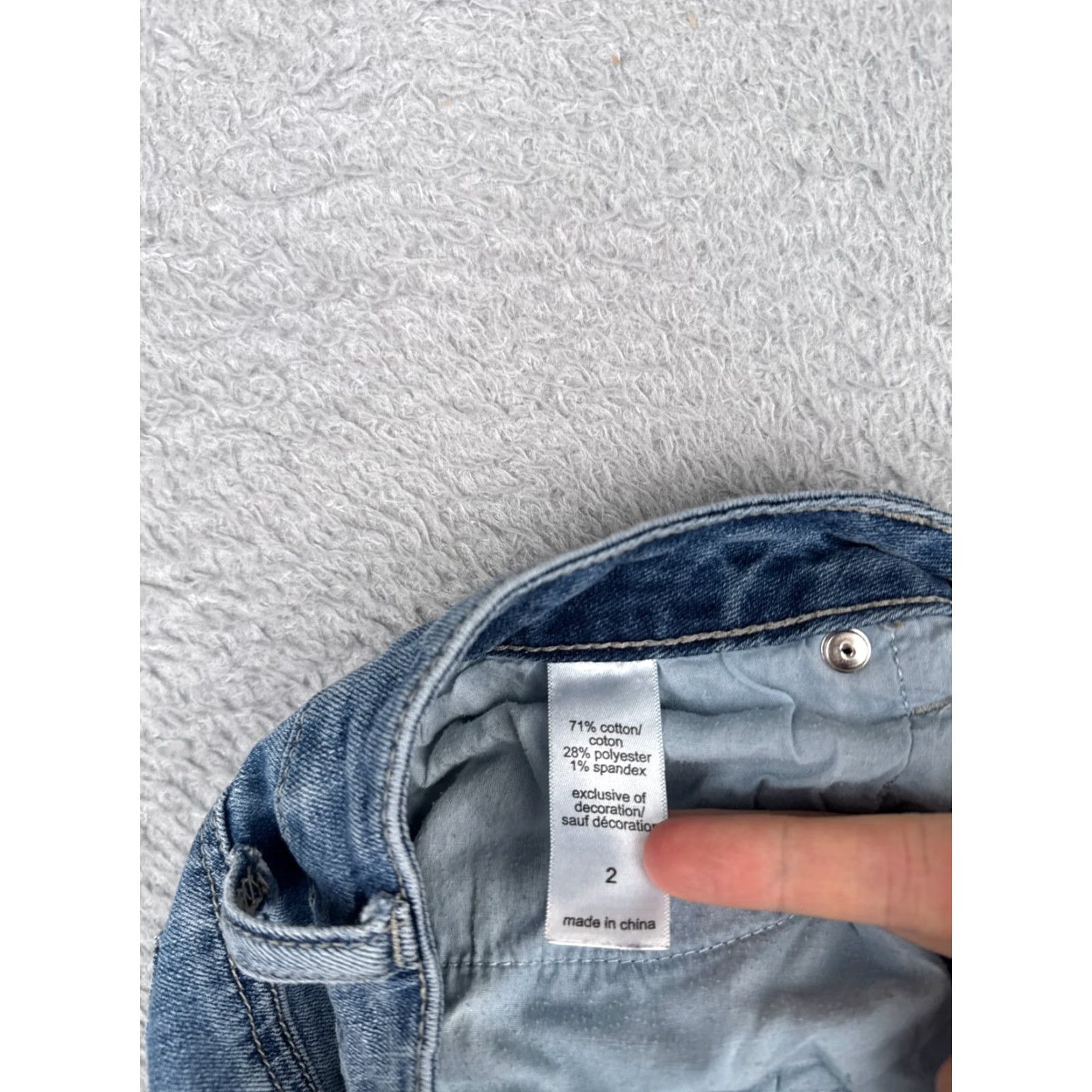 Vintage Maurices Jeans Womens Capri Cotton Blue Denim 2 29x23 Low Embroidered 5-Pocket Distressed Comfort Stretch Size 26" / US 2 / IT 38 - 7 Thumbnail