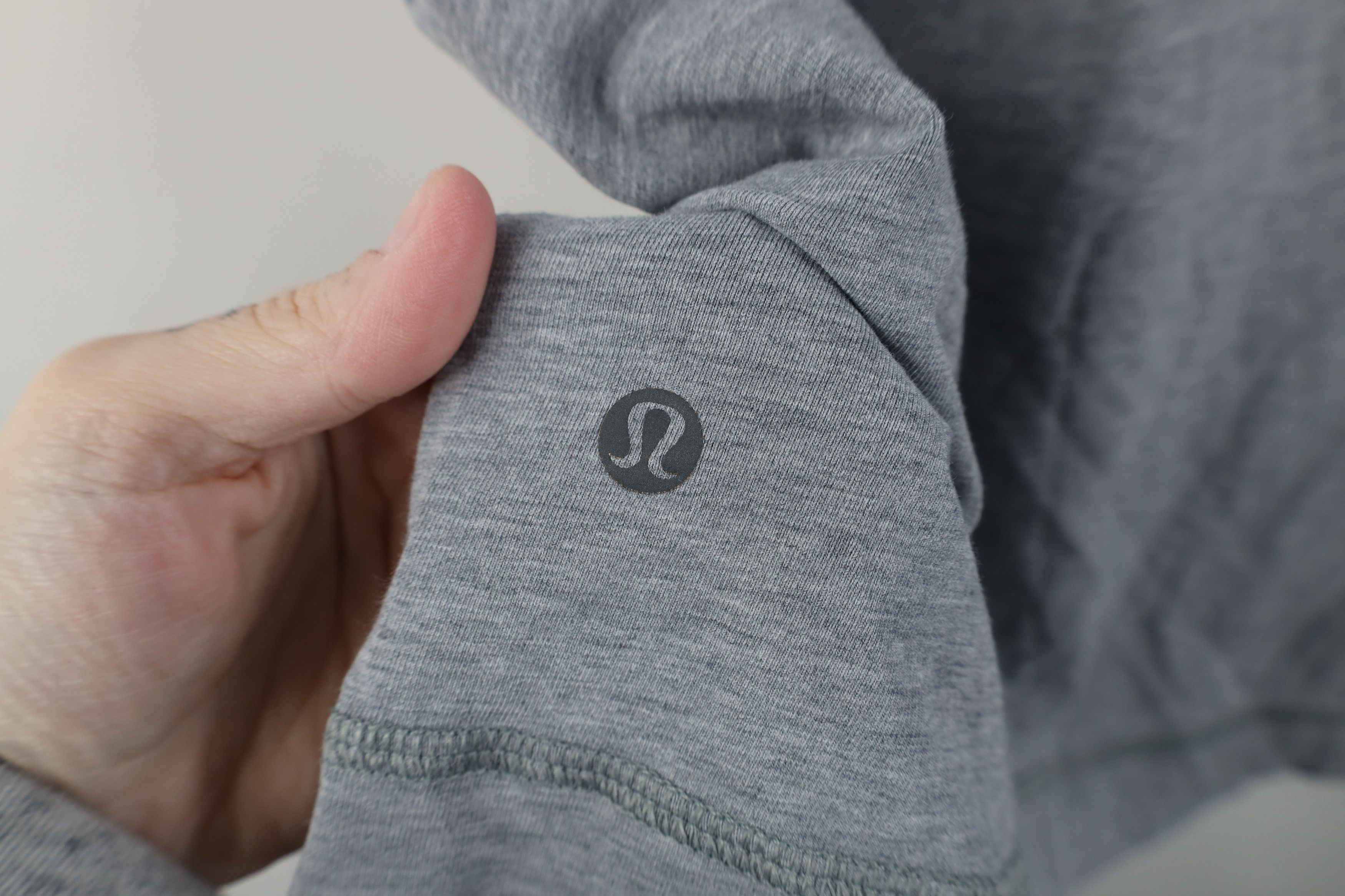Lululemon Lululemon Running Jogging Yoga V-Neck T-Shirt Heather Gray Size US XL / EU 56 / 4 - 9 Thumbnail