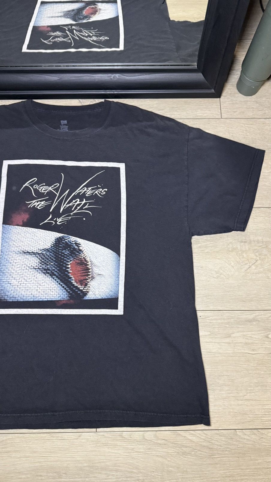 Band Tees Vintage / Y2K Roger Waters The Wall Live Tour Shirt Size US XL / EU 56 / 4 - 5 Thumbnail