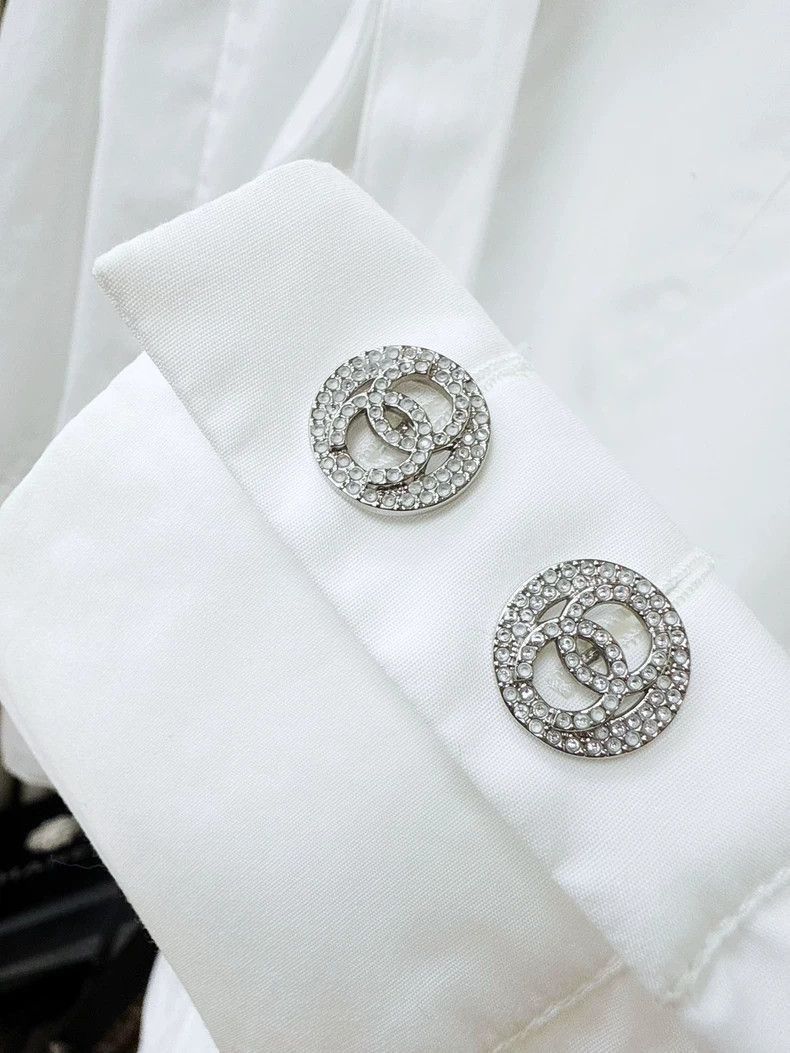 Chanel Chanel White Bow Tie Collar Shirt Size M / US 6-8 / IT 42-44 - 3 Thumbnail