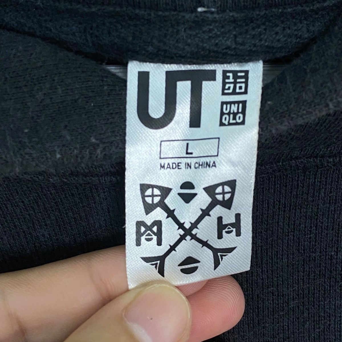 Other Vintage UT Monster Hunter Hoodie Black Jumper Size L Size US L / EU 52-54 / 3 - 5 Thumbnail