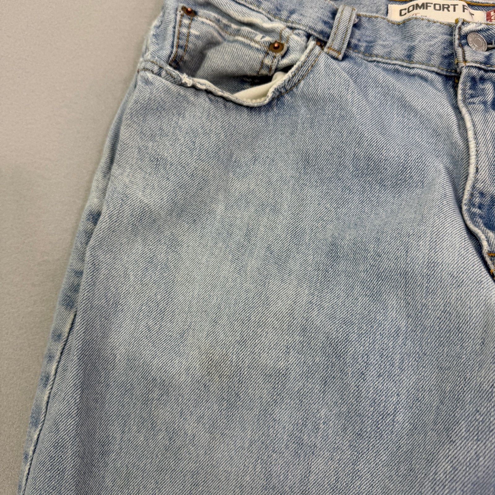 Levi's Vintage Levis 560 Comfort Fit Jeans 34x30 Blue Light Wash Size US 34 / EU 50 - 3 Thumbnail