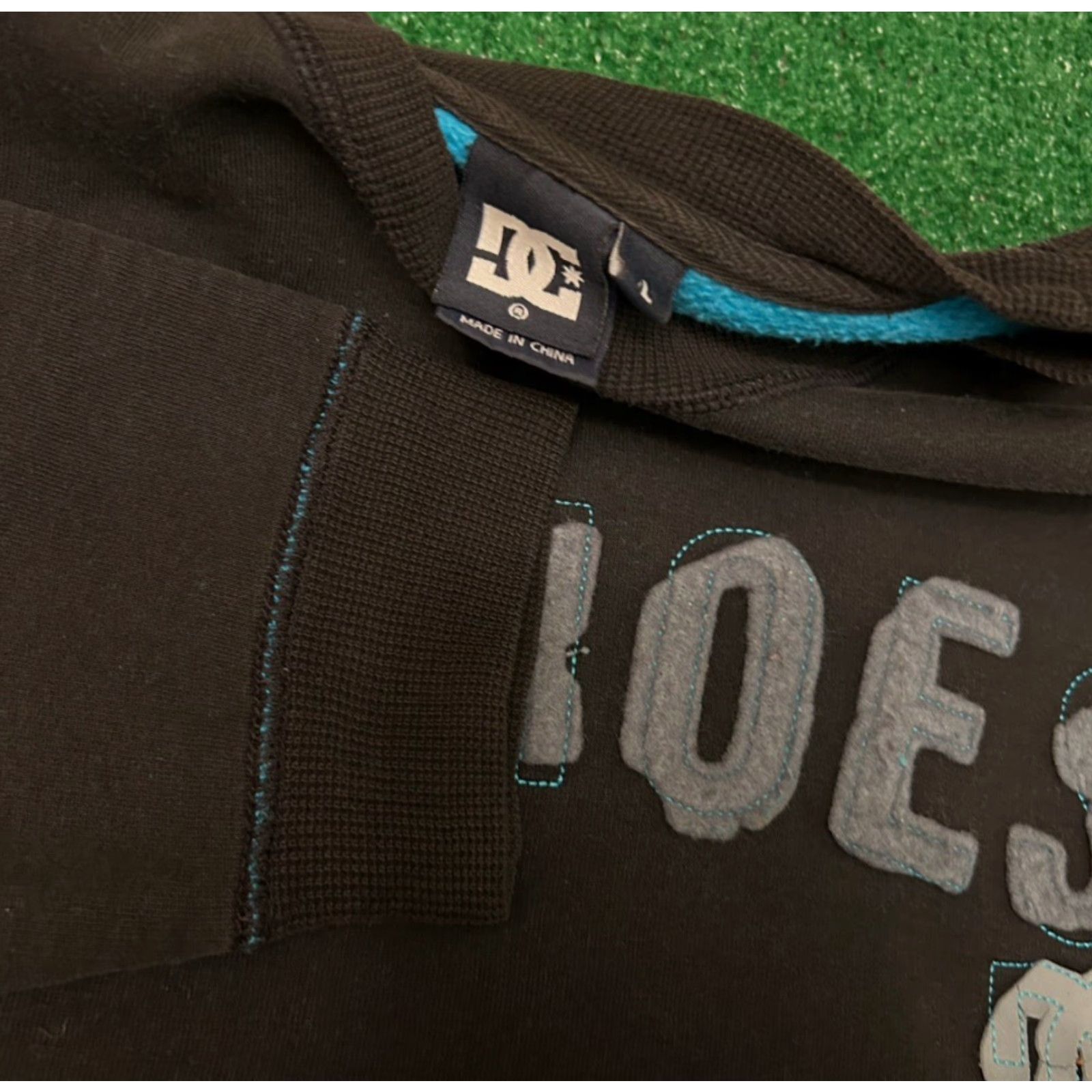 Vintage VINTAGE DC Shoes Skater VTG Crewneck Sweatshirt Mens Large Black Crew Neck 90s Y2K Punk Grunge Skate USA Size US L / EU 52-54 / 3 - 2 Thumbnail