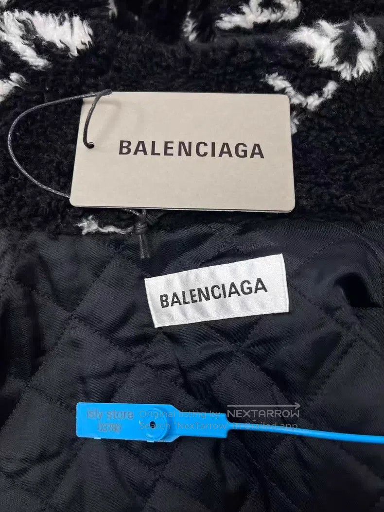 Balenciaga Balenciaga Collar Drop Shoulder Loose Faux Fur Puffy Zippe Size XXS / US 00 / IT 34 - 4 Thumbnail