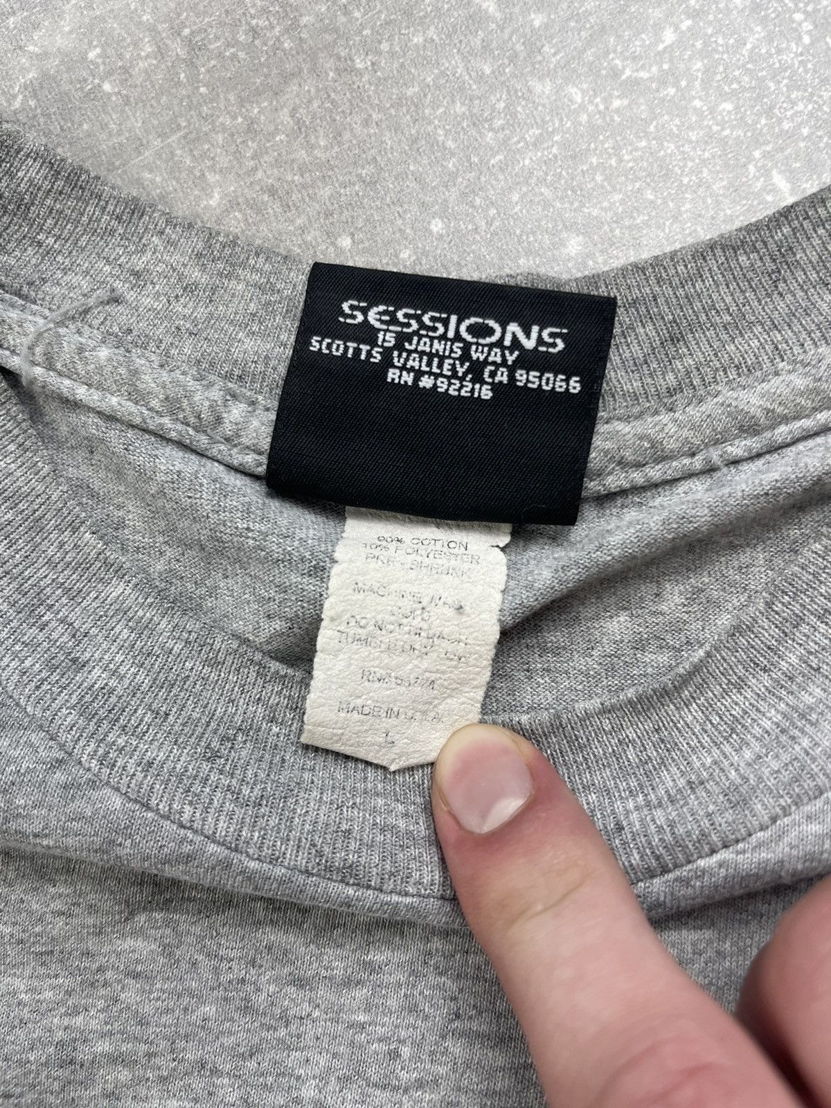 Sessions Vintage 90s Sessions Skateboarding T-Shirt USA Made OG Size US L / EU 52-54 / 3 - 9 Thumbnail