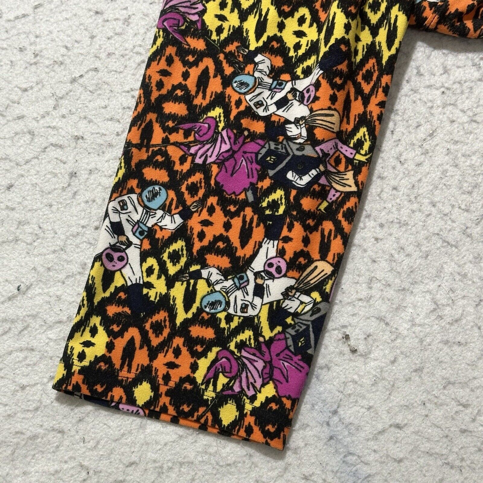 Other LuLaRoe TC2 18-26 Halloween Trick or Treat Pattern Leggings Size 42" / US 20 - 6 Thumbnail