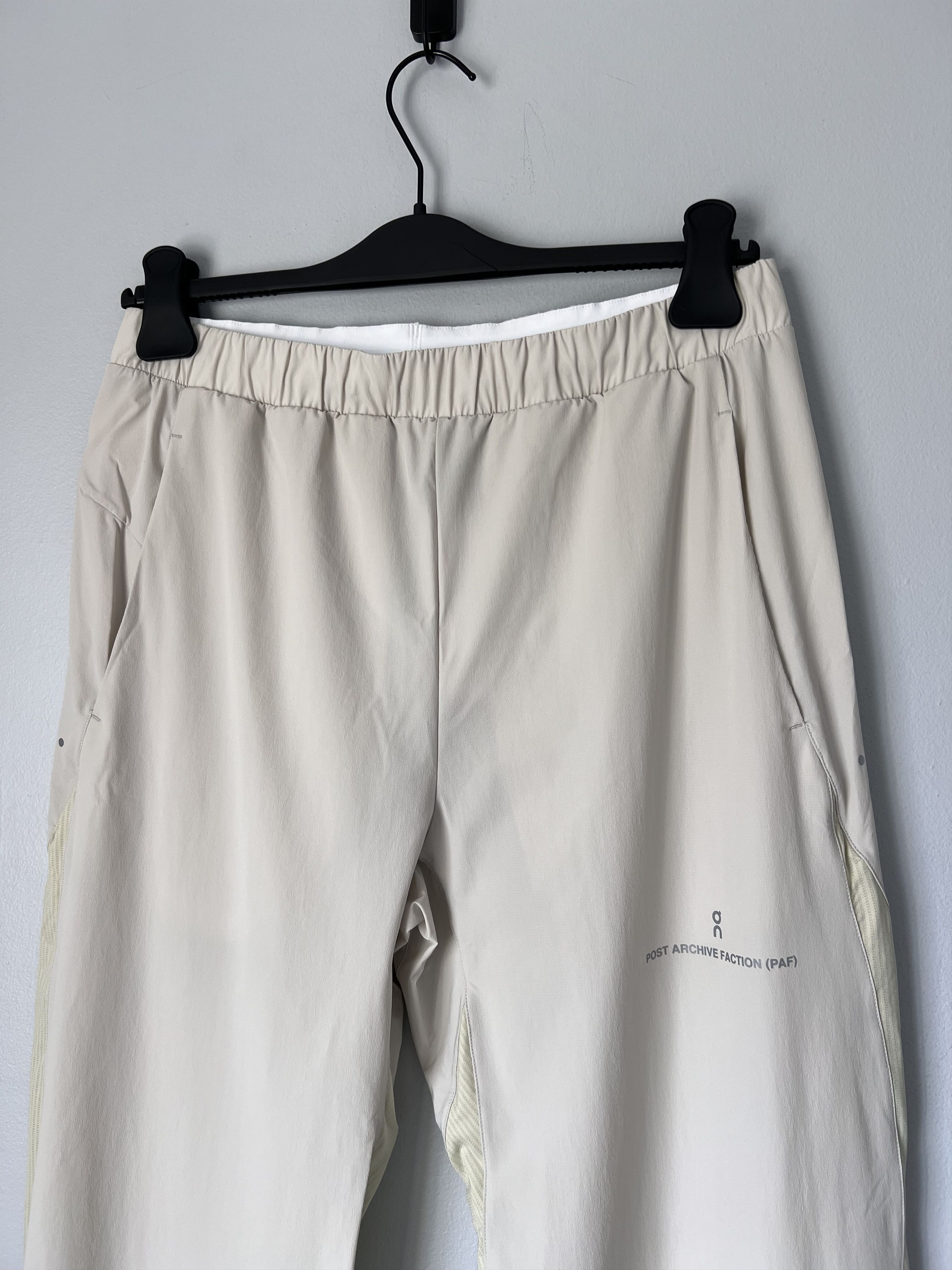 On × POST ARCHIVE FACTION (PAF) ON Post Archive Faction Running Pants in Moondust Chalk Size US 30 / EU 46 - 2 Thumbnail
