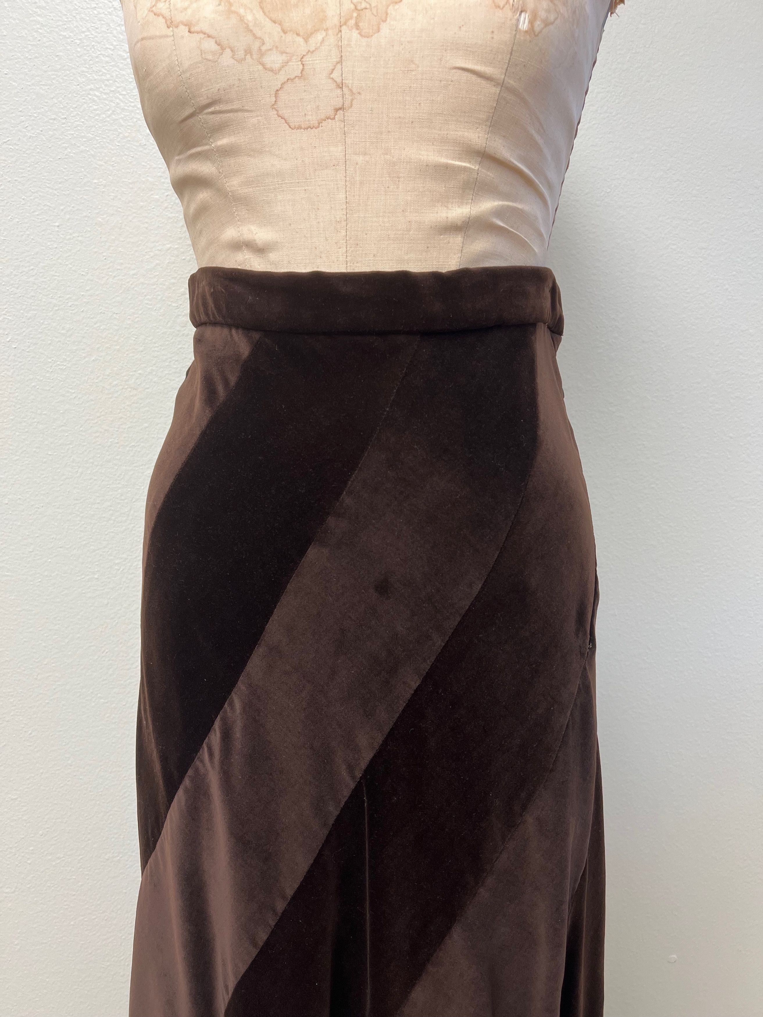 Ellen Tracy EUC 1970s Ellen Tracy Flared Striped Velvet Maxi Skirt M Size 30" / US 8 / IT 44 - 1 Thumbnail