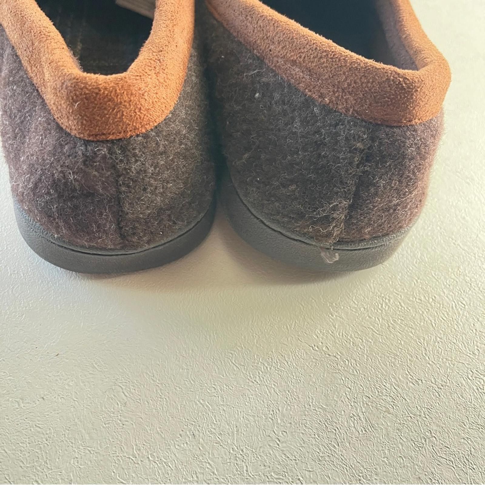 Other Dearfoams Men's Dark Brown Loafers size 9-10 Size US 9.5 / EU 42-43 - 4 Thumbnail