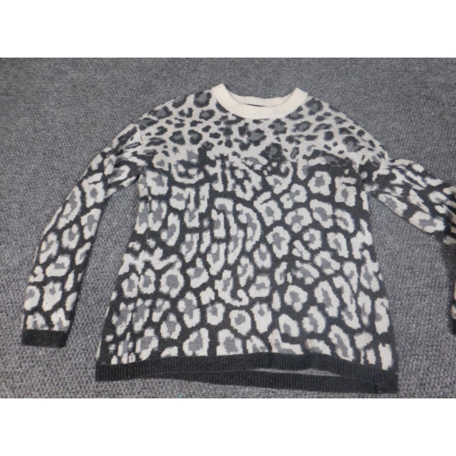 Saks Fifth Avenue Saks Fifth Avenue Womens Sweater XS Gray Crew Neck Pullover Knit Wool Nylon Ruffle Long Sleeve Modern Regular Womens Size XS / US 0-2 / IT 36-38 - 2 Thumbnail