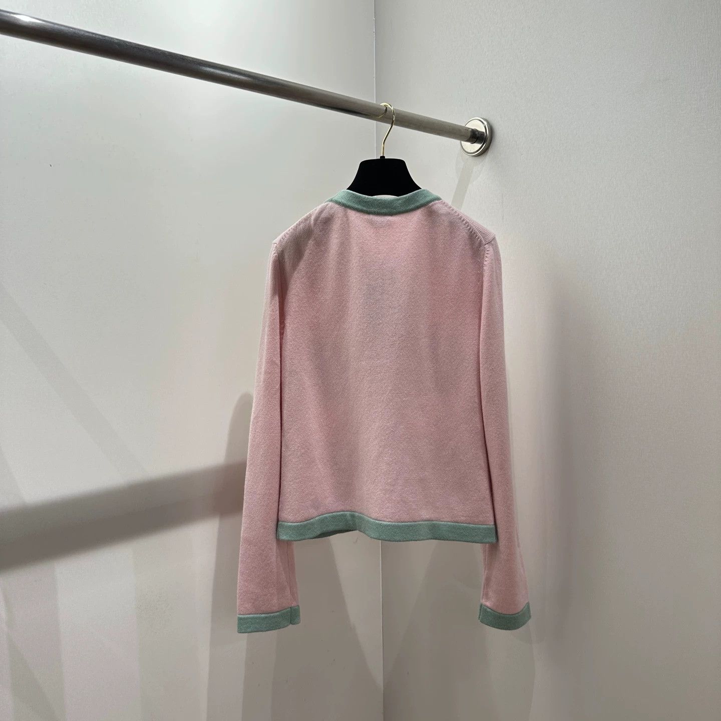 Chanel Chanel mar522 24C 4-pocket pink&green cashmere cardigan 38 Size S / US 4 / IT 40 - 2 Thumbnail