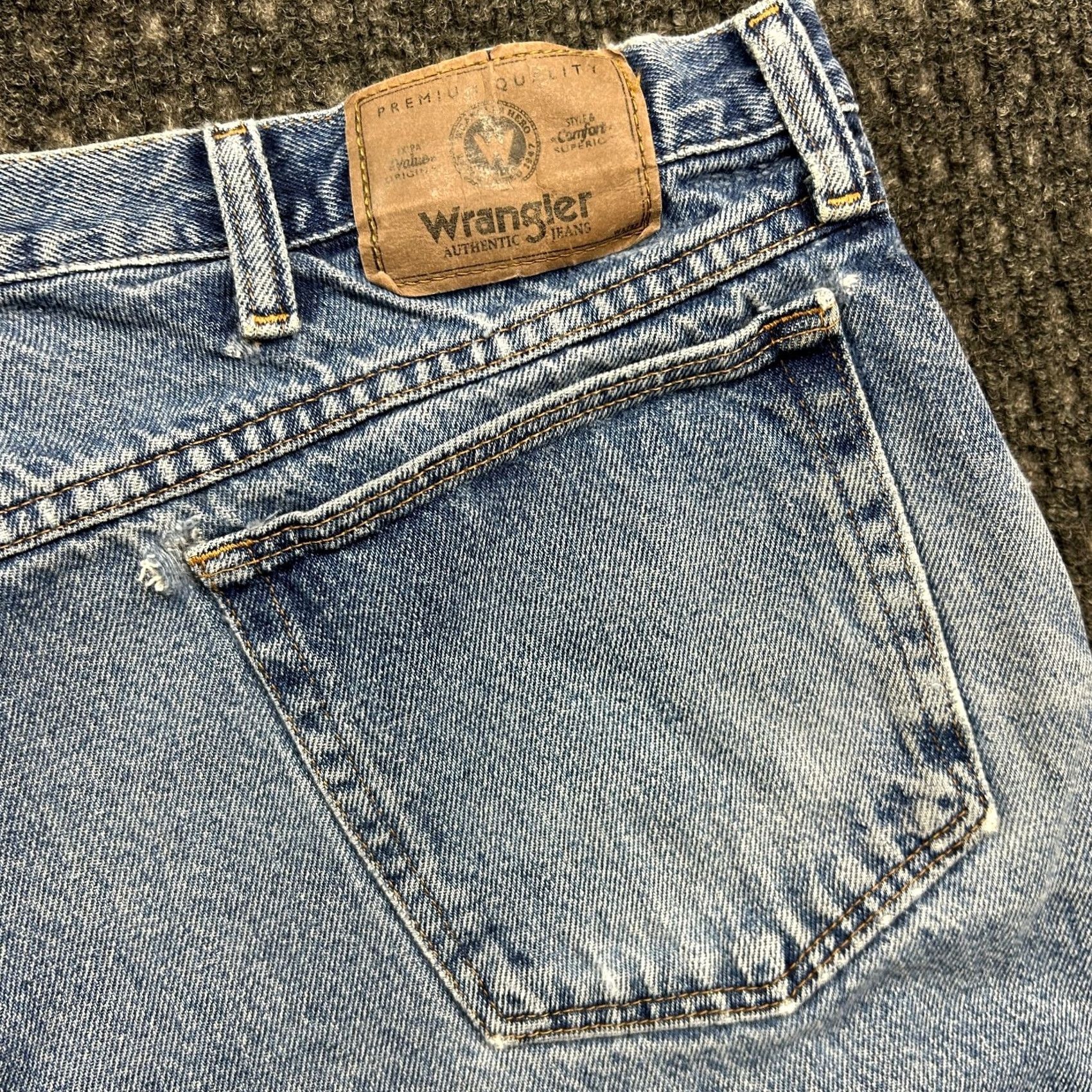 Wrangler VINTAGE Wrangler Denim Jean Shorts Jorts Blue 40 Loose Baggy Skater Grunge Distre y2k Men Size US 40 / EU 56 - 3 Thumbnail