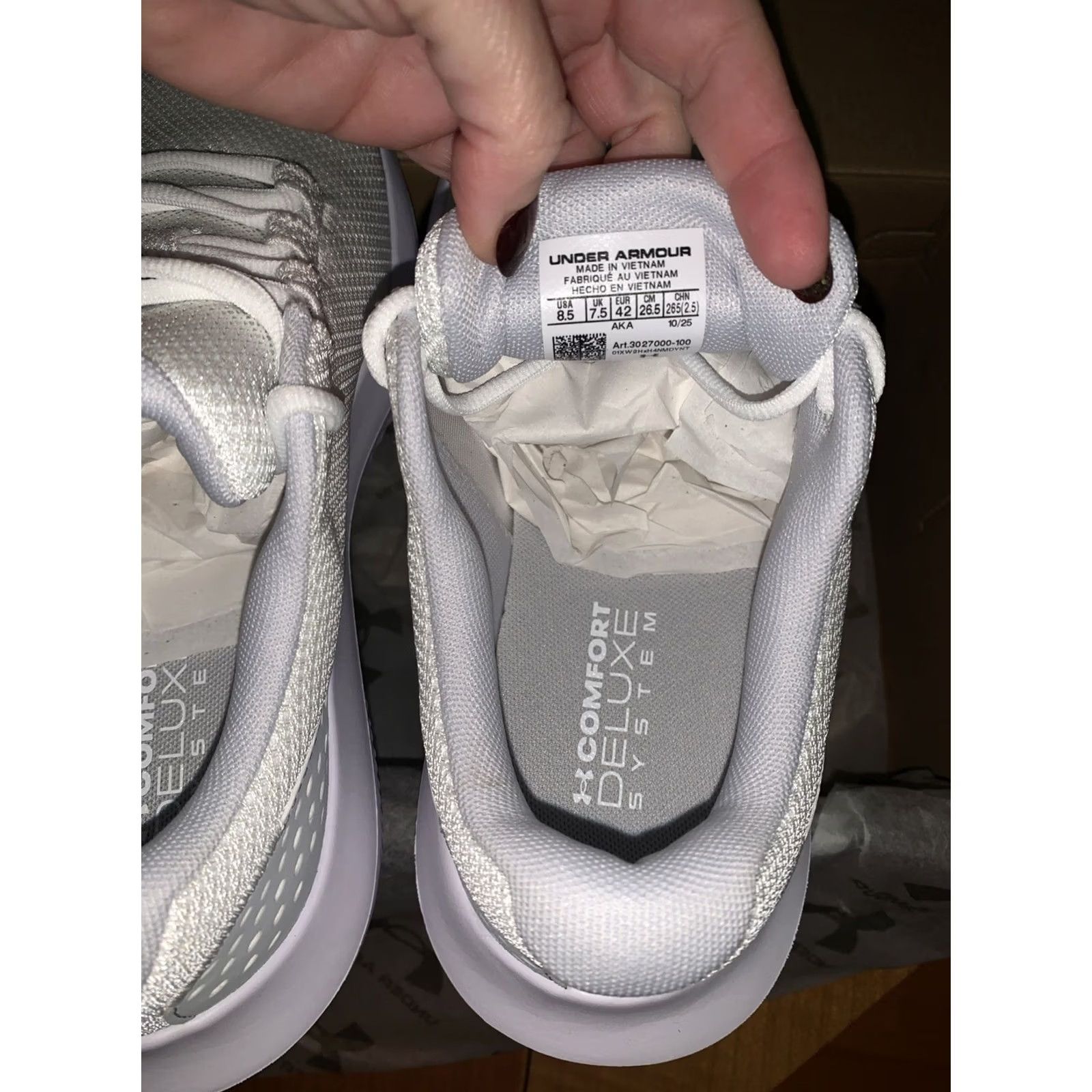 Under Armour Under Armour Charged Surge 4 White/Grey Mens US 8.5 Sneaker Size US 9 / EU 42 - 7 Thumbnail