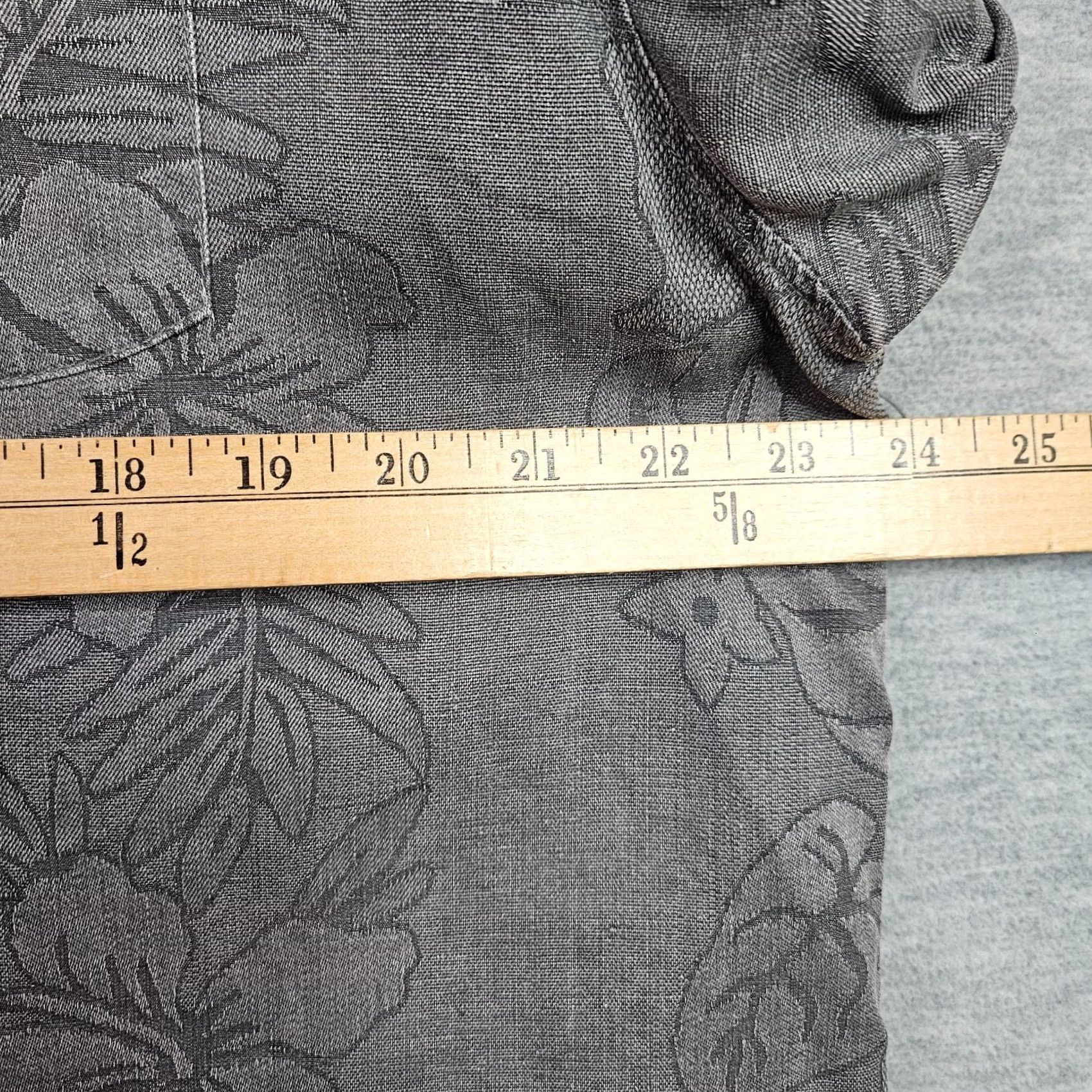 Tommy Bahama Tommy Bahama Silk Shirt Men's M Gray Floral Hawaiian Camp Shirt Button-Up Short Sleeve Urban Vintage? Size US M / EU 48-50 / 2 - 8 Thumbnail
