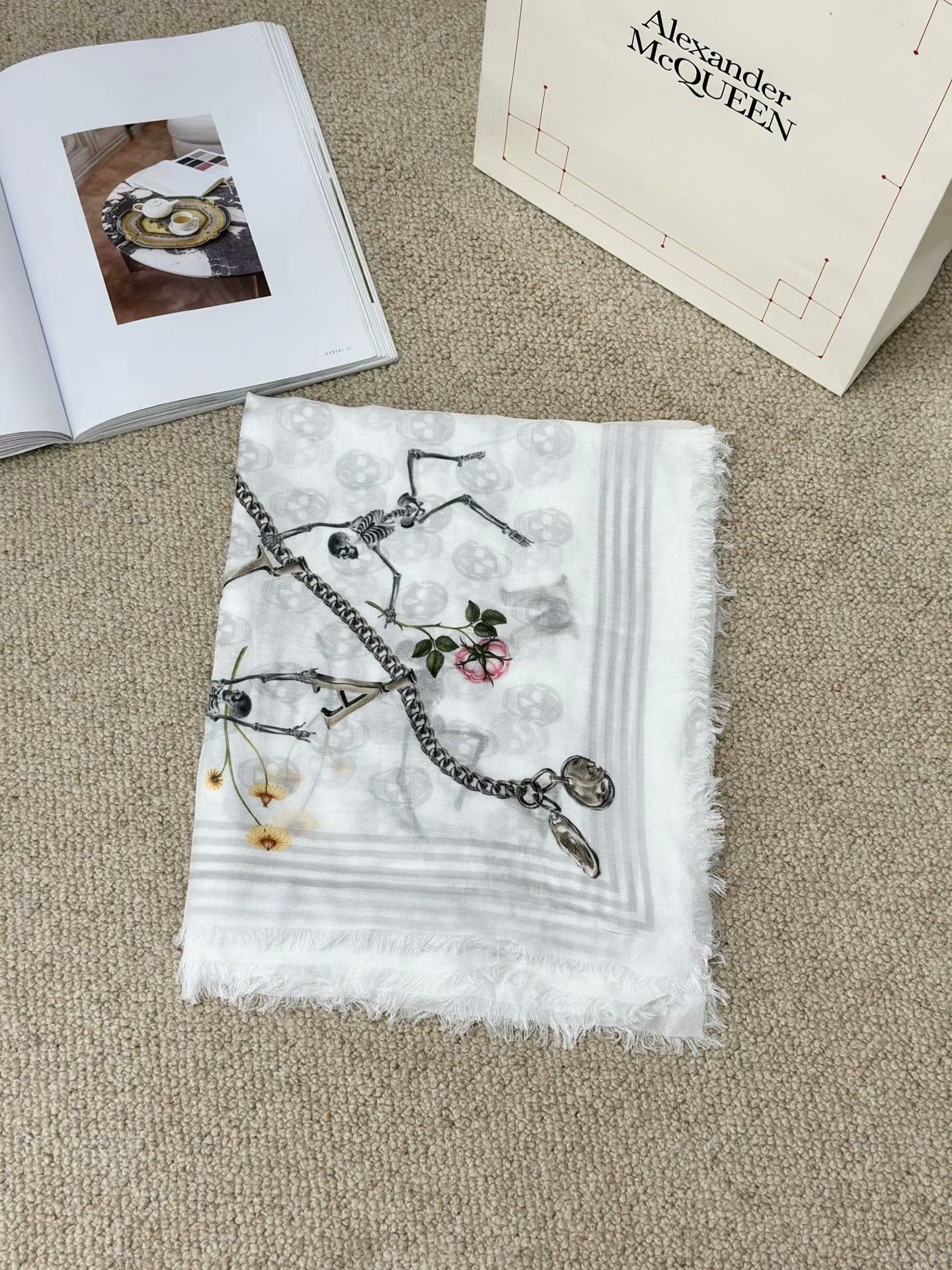 Alexander McQueen Alexander McQueen Classic Skull Scarf Size ONE SIZE - 1 Thumbnail