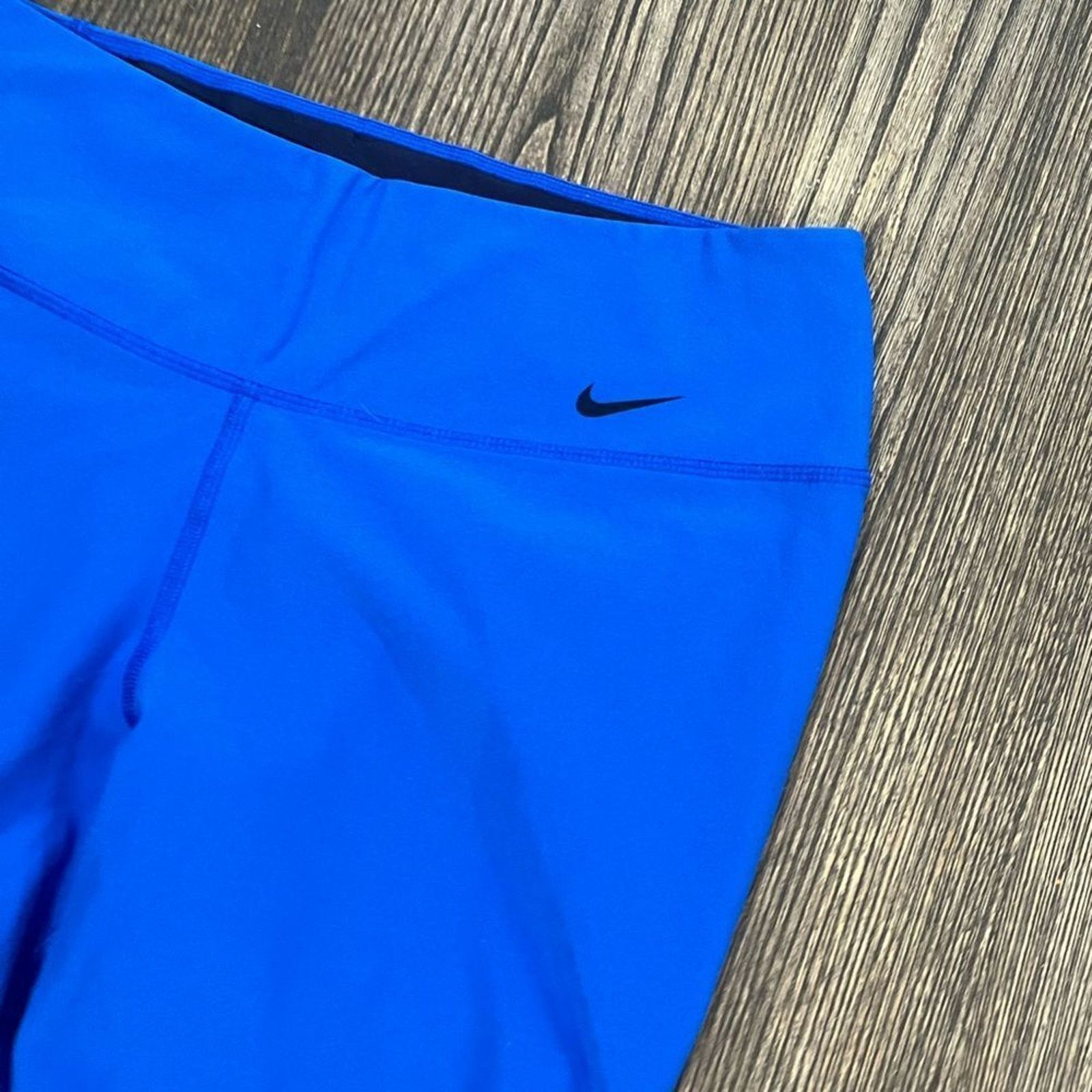 Nike Nike Dri-Fit Capri Leggings High Rise Tight Fit Pull-On M Size 28" / US 6 / IT 42 - 2 Thumbnail