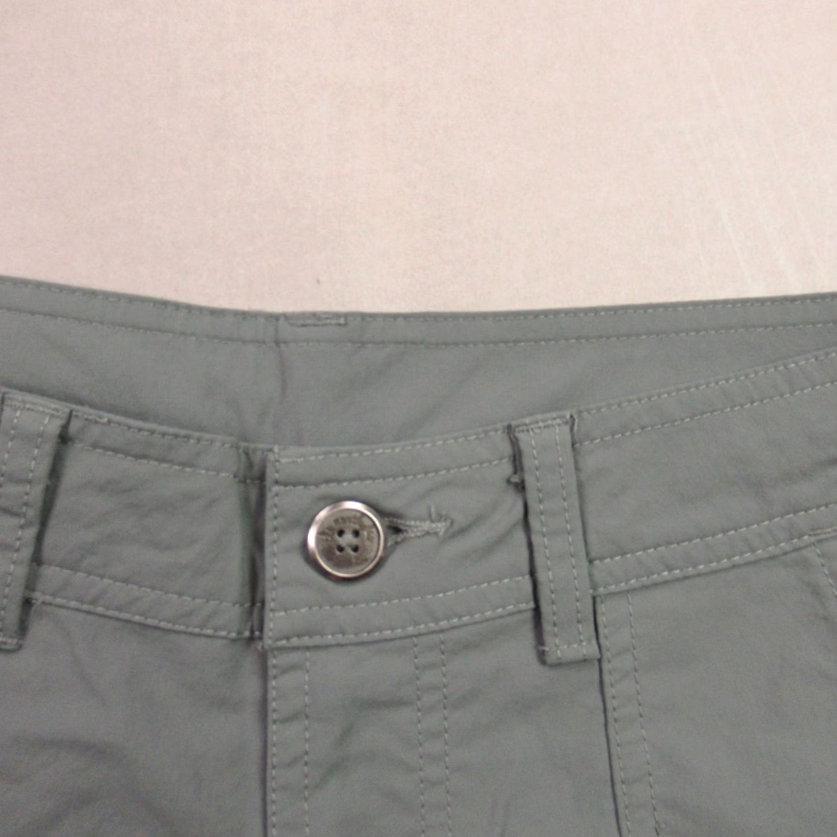 The North Face North Face Womens Shorts 8 Gray Chino Lightweight Pockets Size 30" / US 8 / IT 44 - 3 Thumbnail