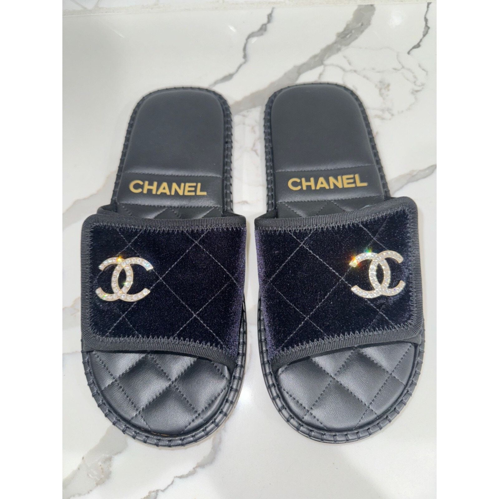Chanel Chanel 23M Black Velvet Crystal CC Logo Hotel Mule Slide Size US 10 / IT 40 - 11 Thumbnail
