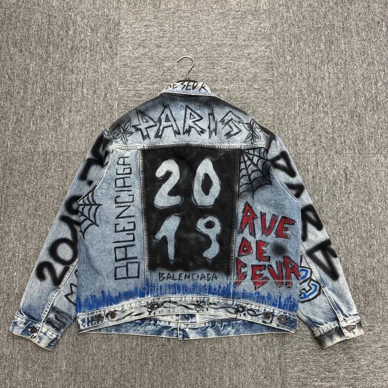 Balenciaga Balenciaga Graffiti Denim Jacket Size US M / EU 48-50 / 2 - 7 Thumbnail
