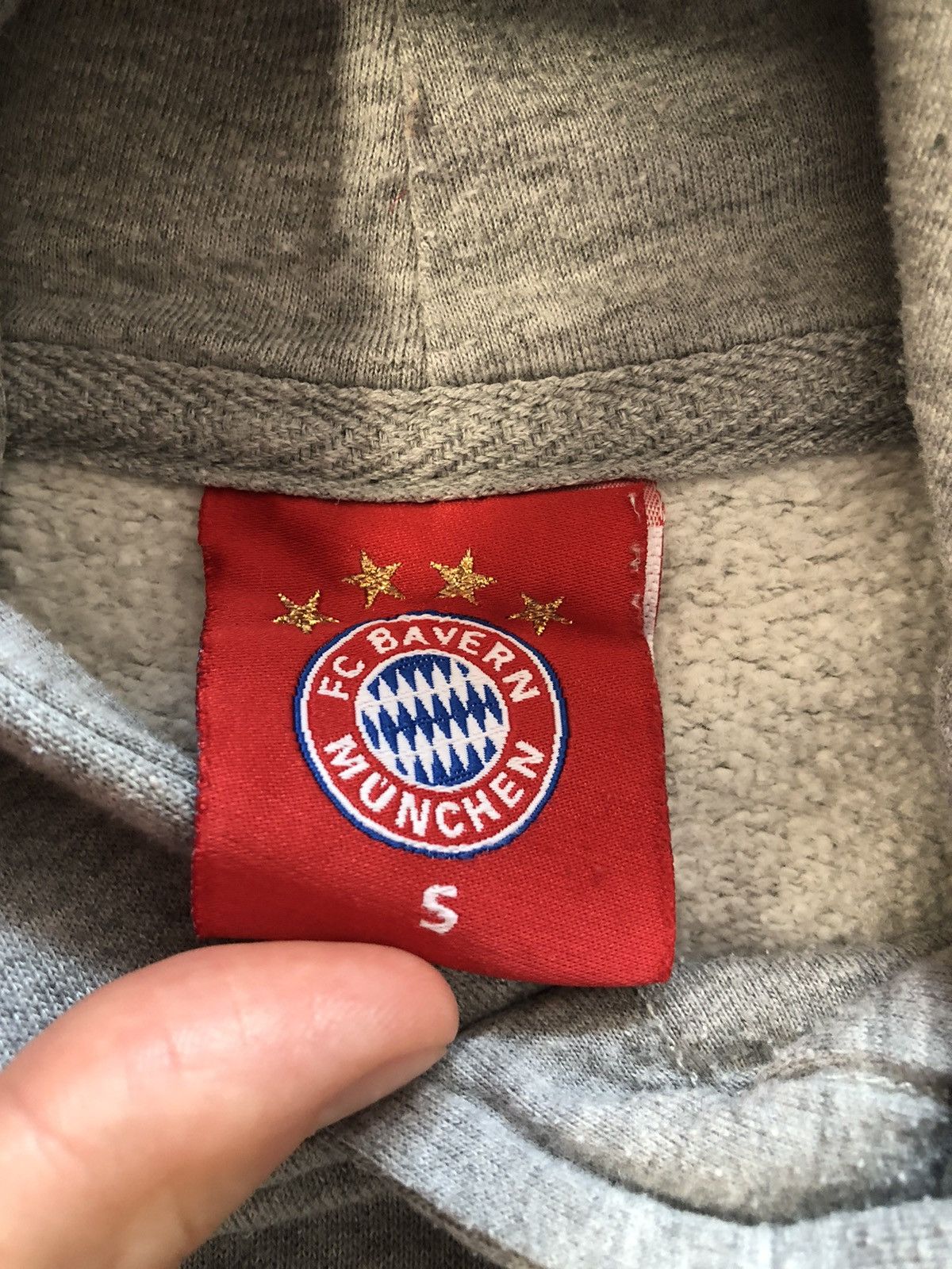 Vintage BAYERN MUNICH VINTAGE GERMAN SOCCER FOOTBALL HOODIE Size US S / EU 44-46 / 1 - 3 Thumbnail
