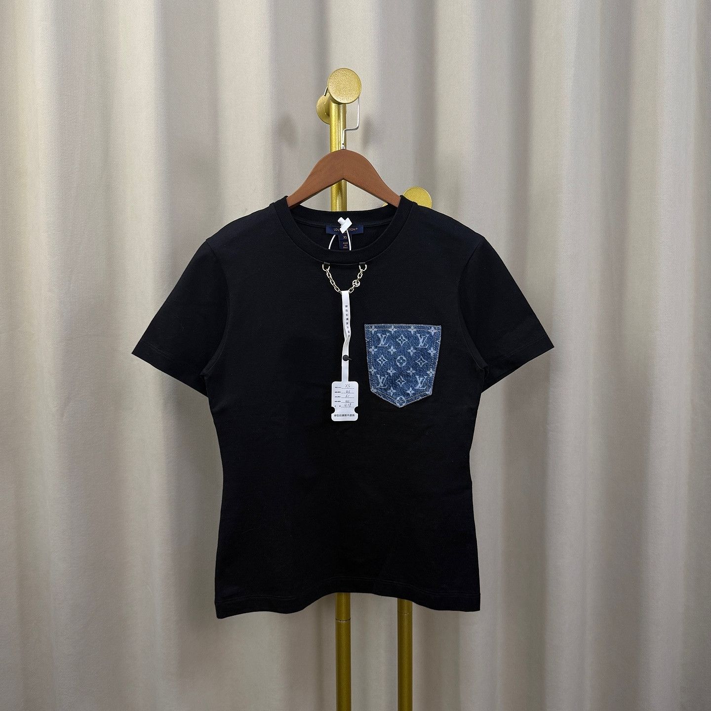 Louis Vuitton Louis Vuitton Monogram Pocket T-Shirt XS Size XS / US 0-2 / IT 36-38 - 1 Thumbnail