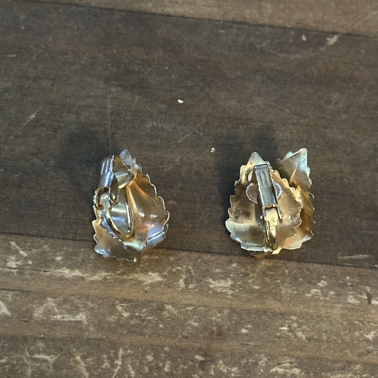 Vintage Vintage gold tone clip on curved leaves earrings Size ONE SIZE - 4 Thumbnail
