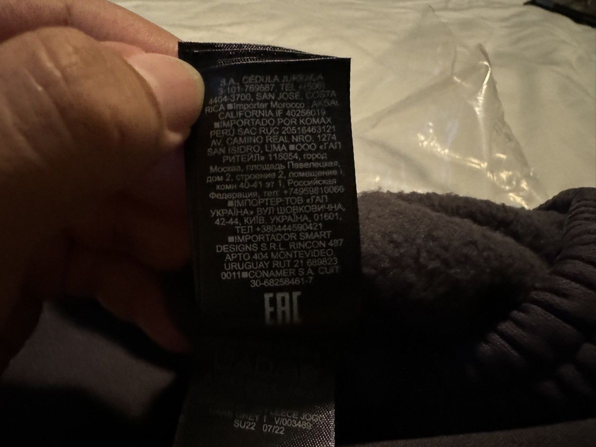 Balenciaga × Gap × Kanye West Yeezy Gap Sweatpants Dark Grey Size XS Size US 28 / EU 44 - 15 Thumbnail
