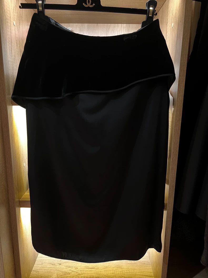 Helmut Lang HELMUT LANG size0 skirt Size 28" / US 6 / IT 42 - 1 Thumbnail