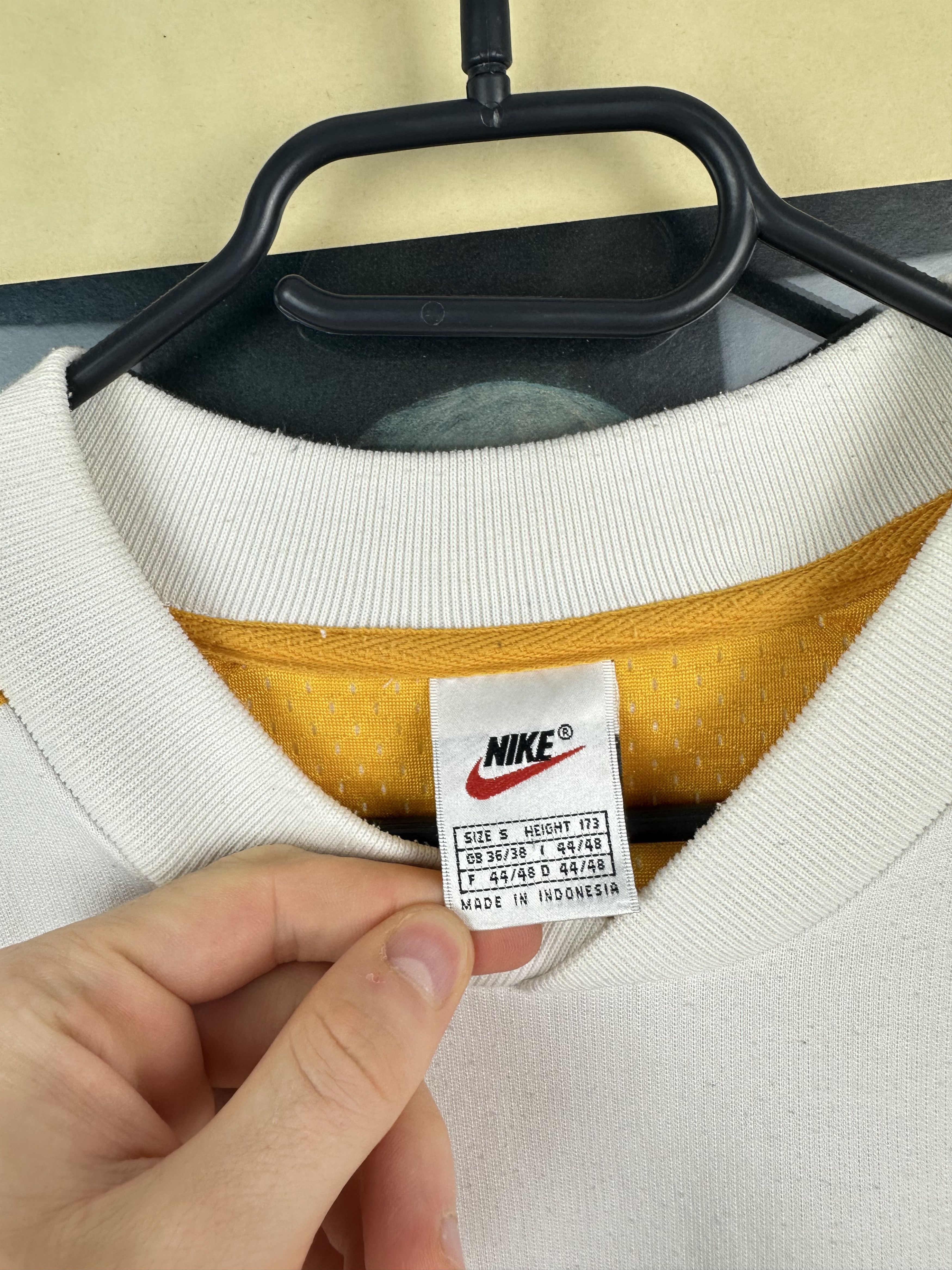 Nike Vintage Nike Big Logo Swoosh Sweatshirt White Rare Hype Size US S / EU 44-46 / 1 - 5 Thumbnail