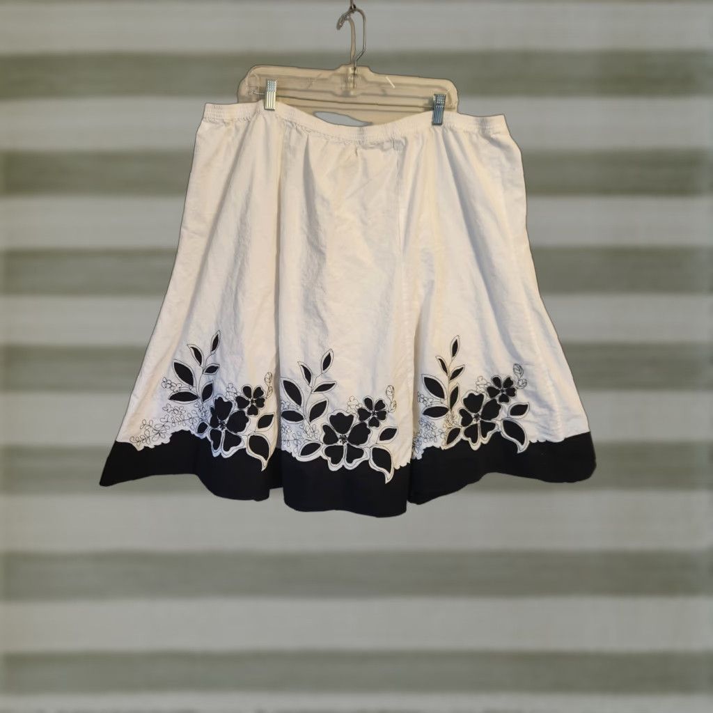 Vintage Chelsea Studio White Floral Embroidery A-Line Midi Skirt 30W Womens Plus Cotton Elastic Waist Midi Skirt Size 30" / US 8 / IT 44 - 1 Thumbnail