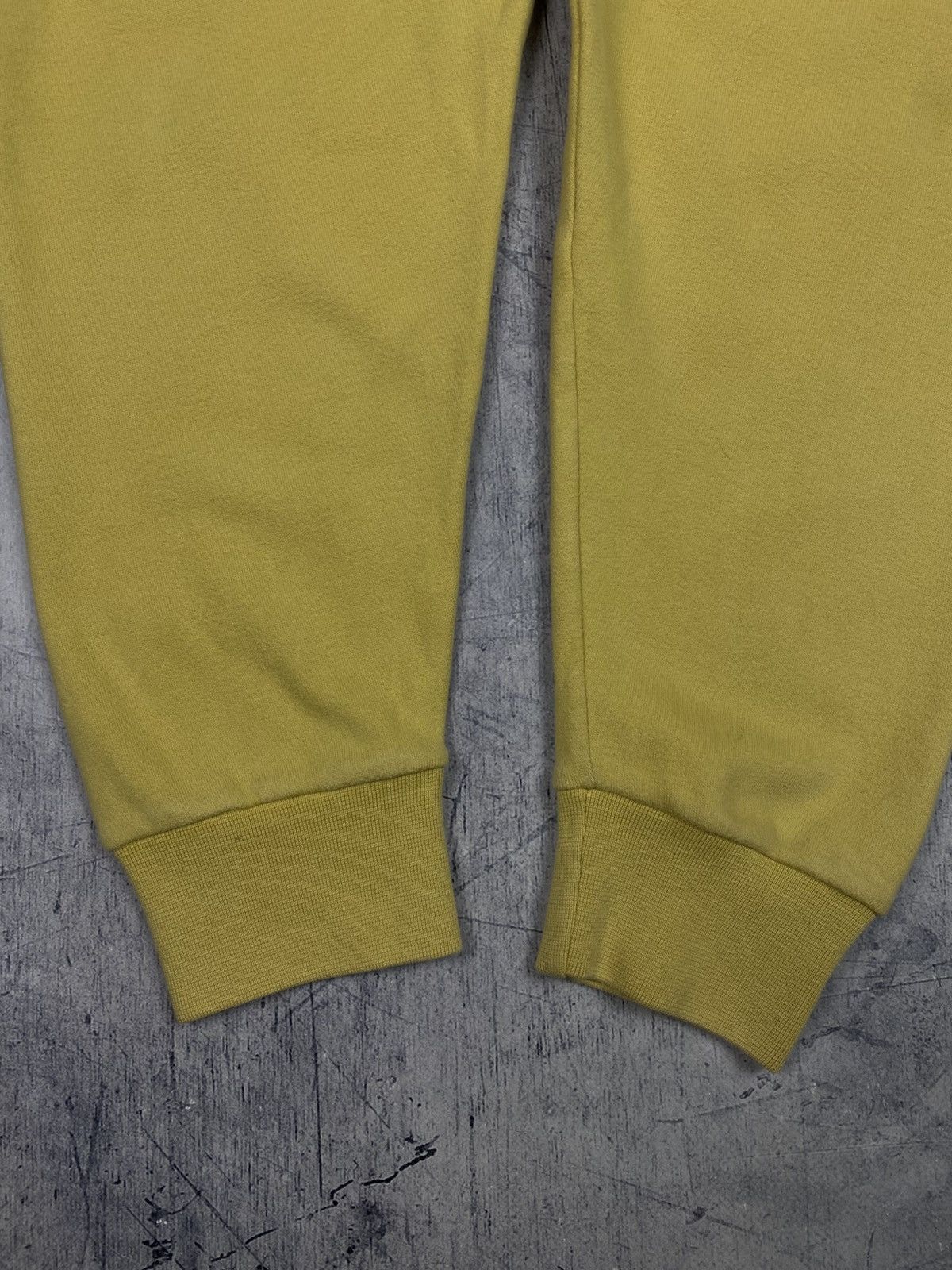 Hugo Boss Vintage 90s Hugo Boss Heritage Crewneck Sweatshirt Yellow Size US L / EU 52-54 / 3 - 7 Thumbnail