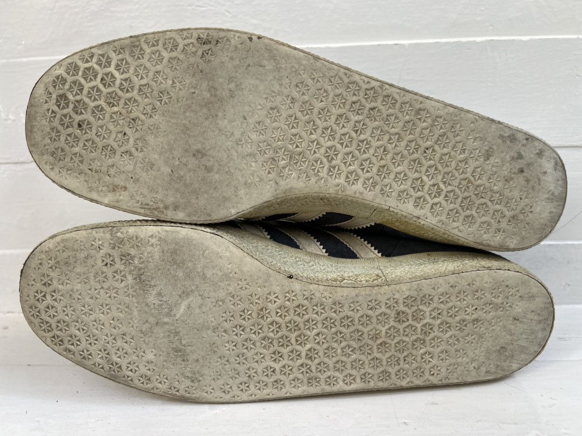 Adidas RARE Vintage Adidas Gazelle Navy Blue Suede White Shoes Size US 9 / EU 42 - 11 Thumbnail