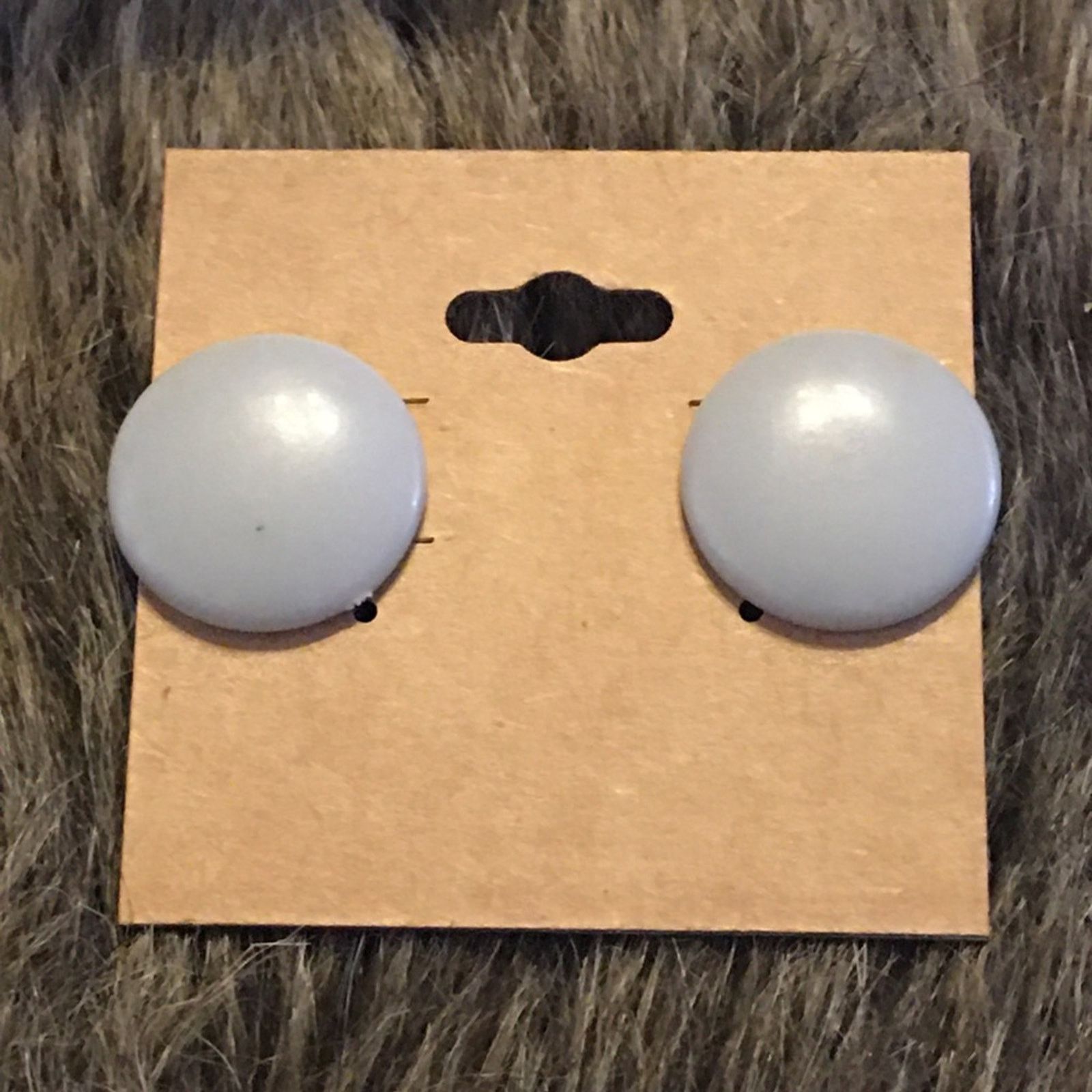 Vintage Vintage round gray plastic button pierced earring Size ONE SIZE - 2 Thumbnail